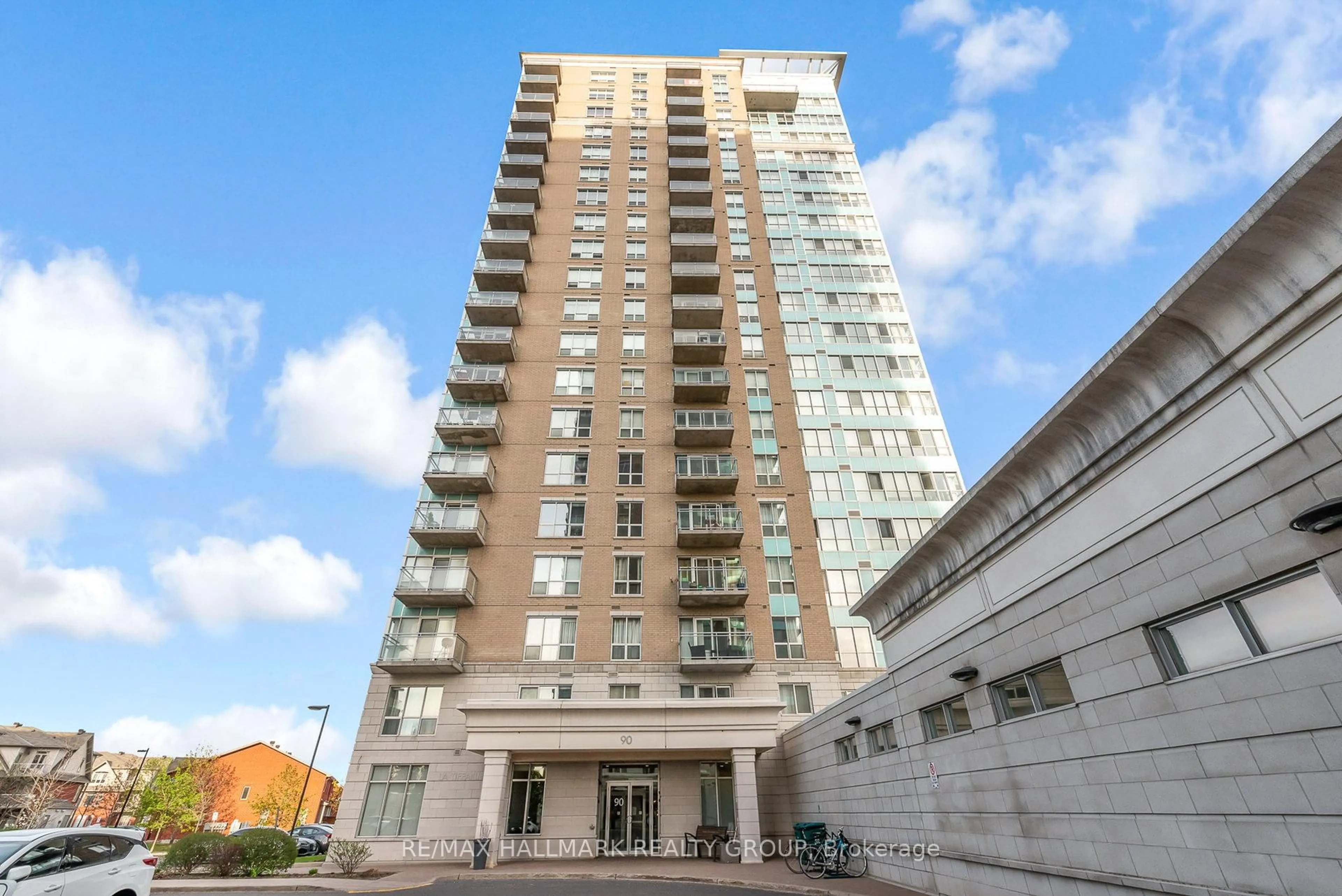 Patio, building for 90 Landry St #1602, Ottawa Ontario K1L 0A9