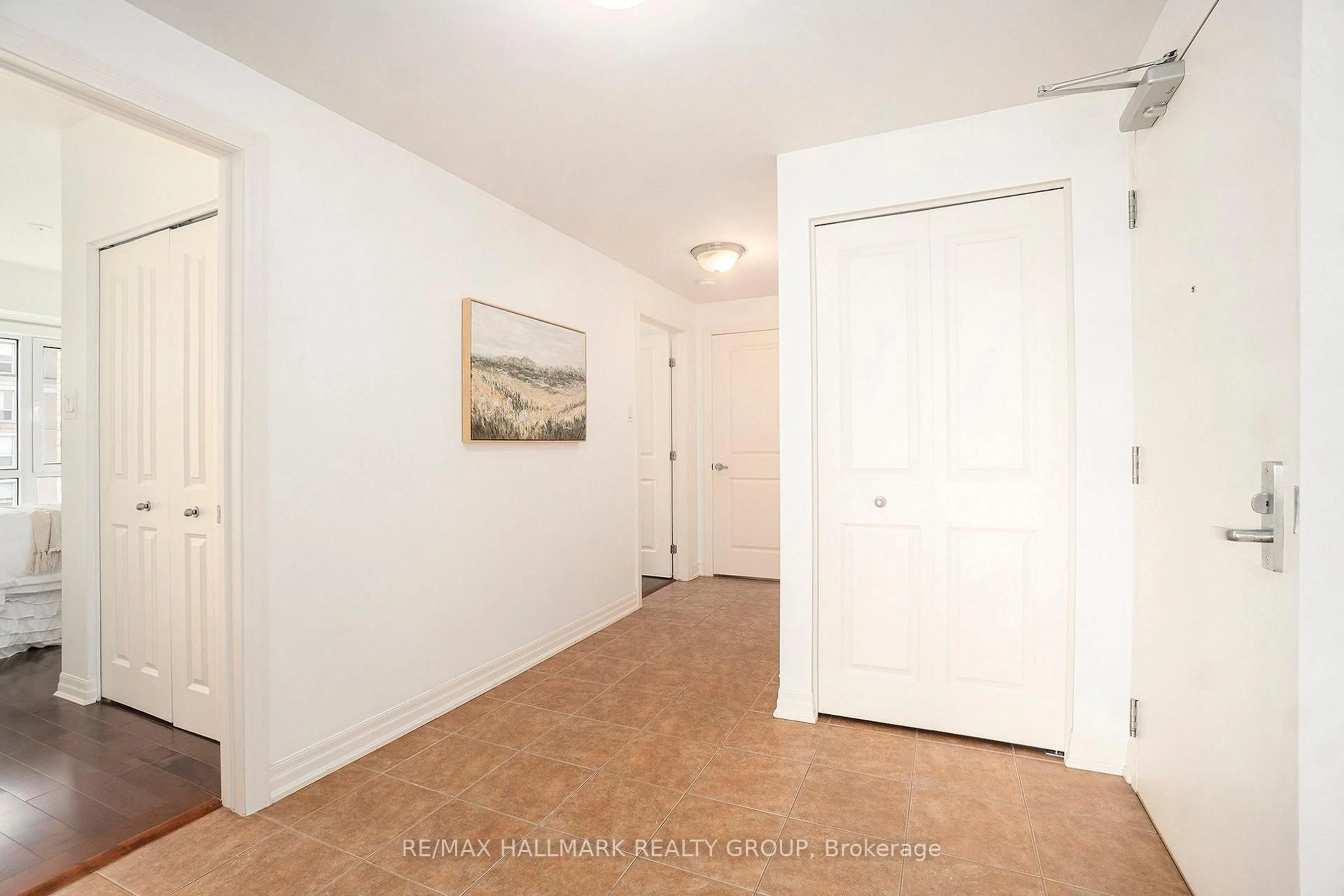 Unknown for 90 Landry St #1602, Ottawa Ontario K1L 0A9