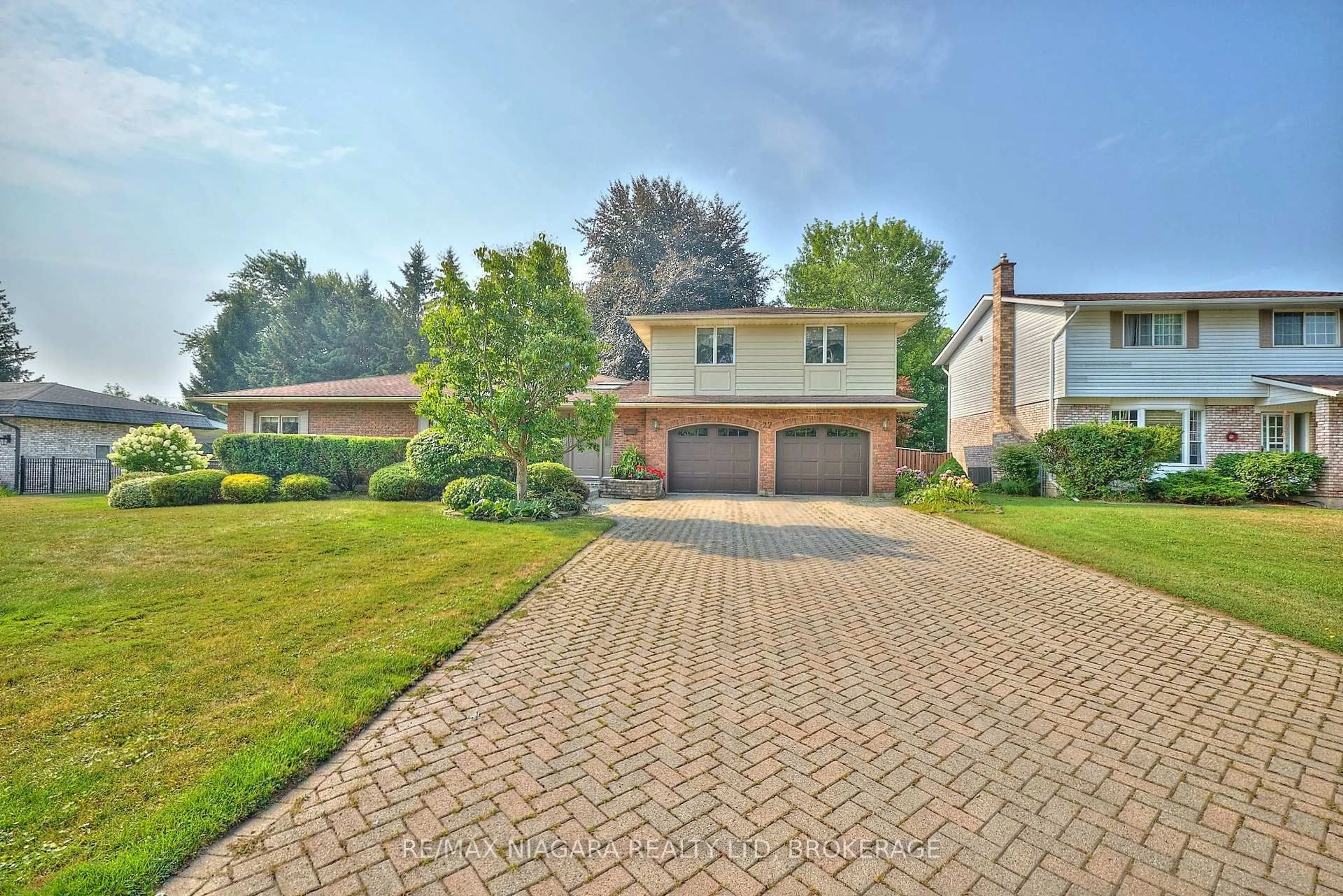 Home with brick exterior material, street for 27 St George Crt, Fort Erie Ontario L0S 1B0