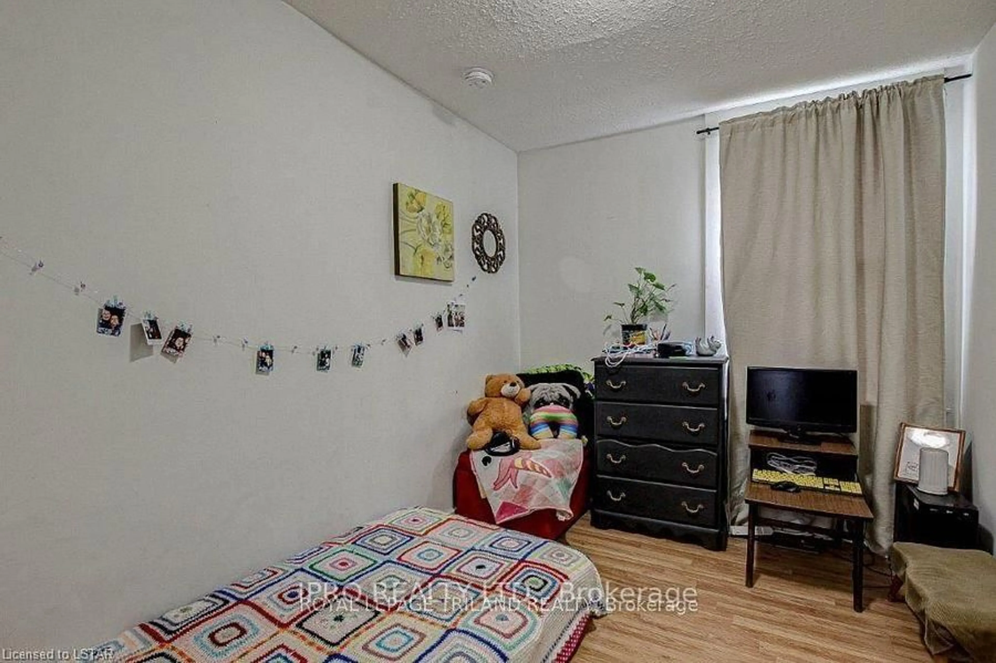 A pic of a room for 332 Colborne St, Central Elgin Ontario N5L 1B3