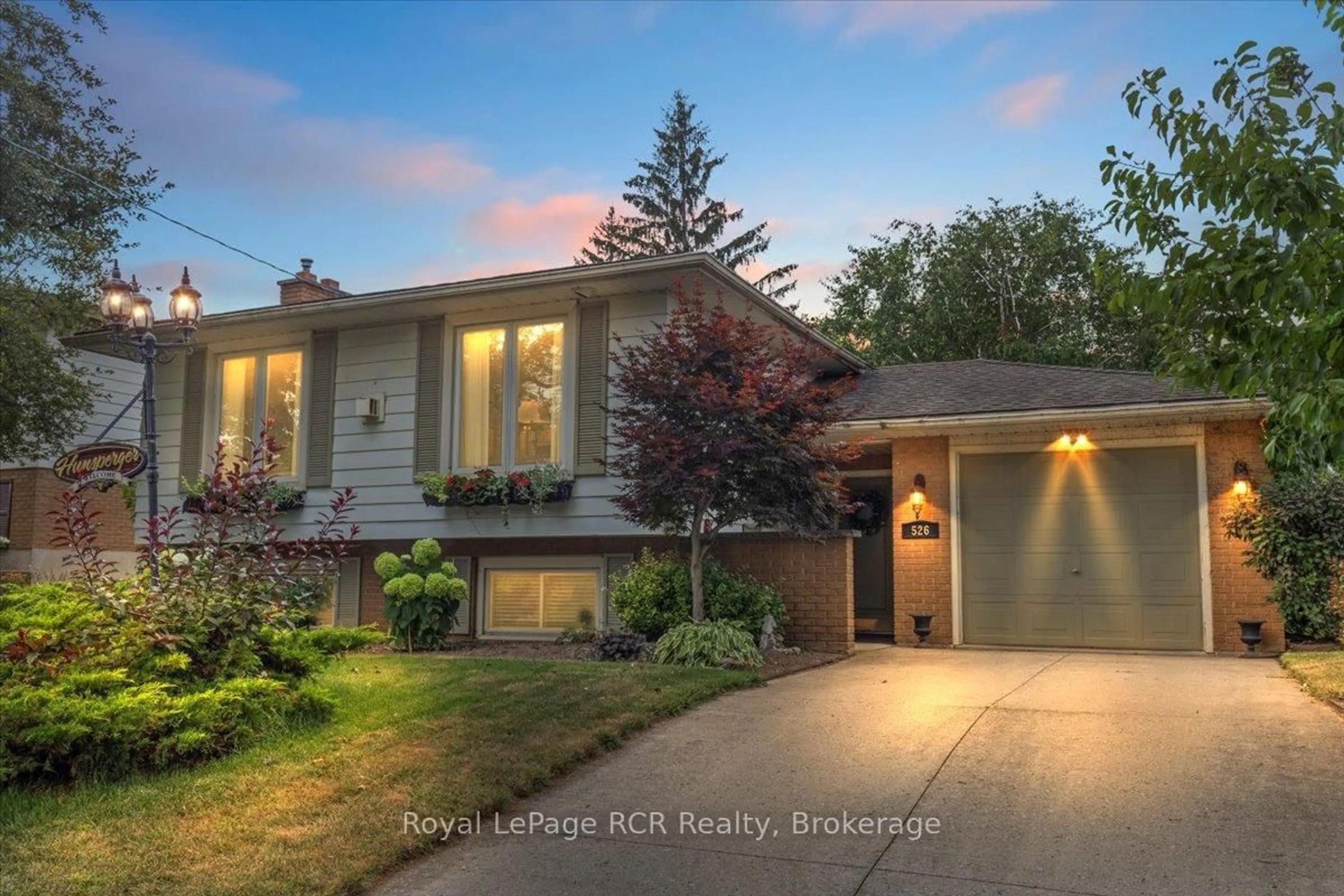 Unknown for 526 19th Ave, Hanover Ontario N4N 3E9