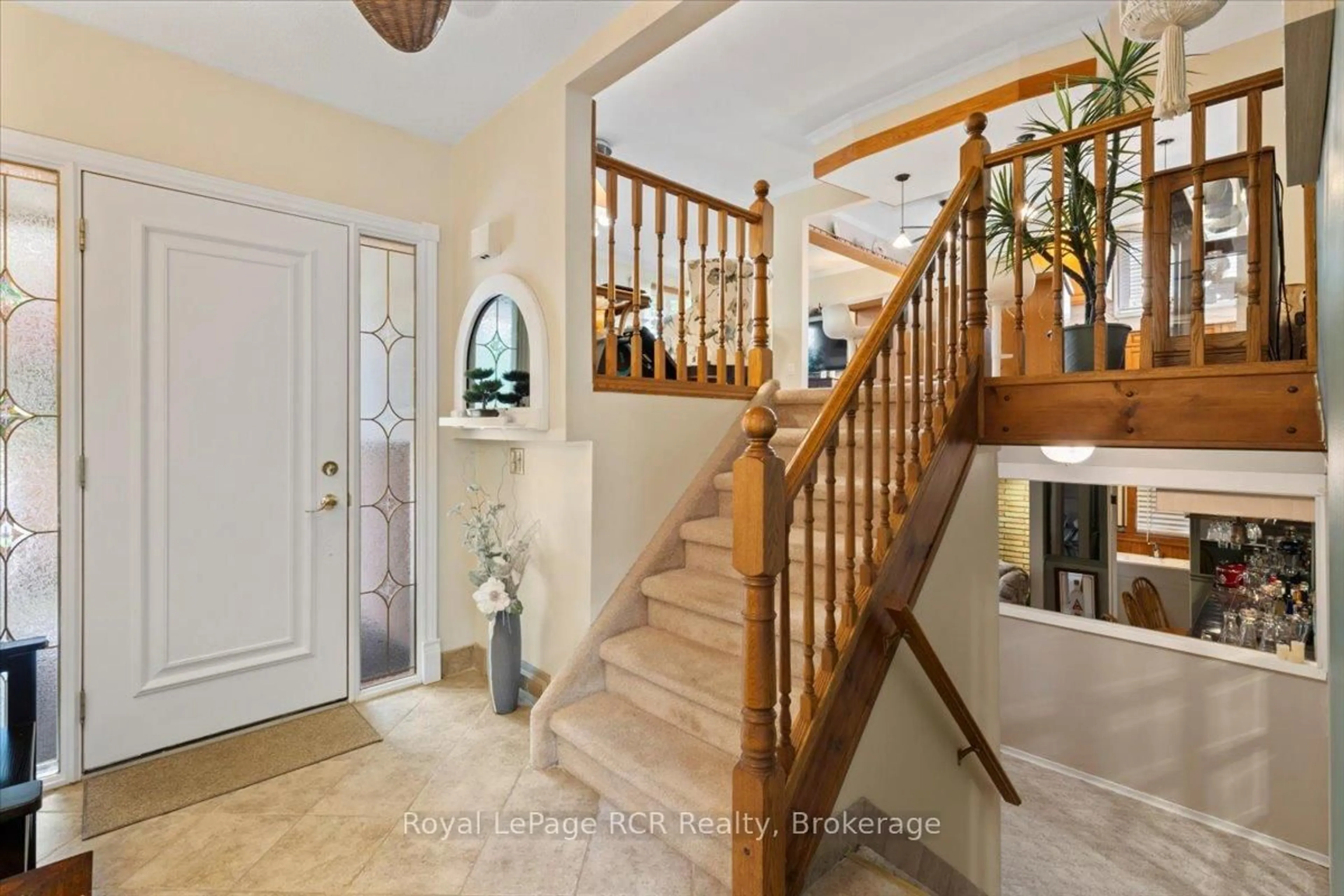 Indoor entryway for 526 19th Ave, Hanover Ontario N4N 3E9