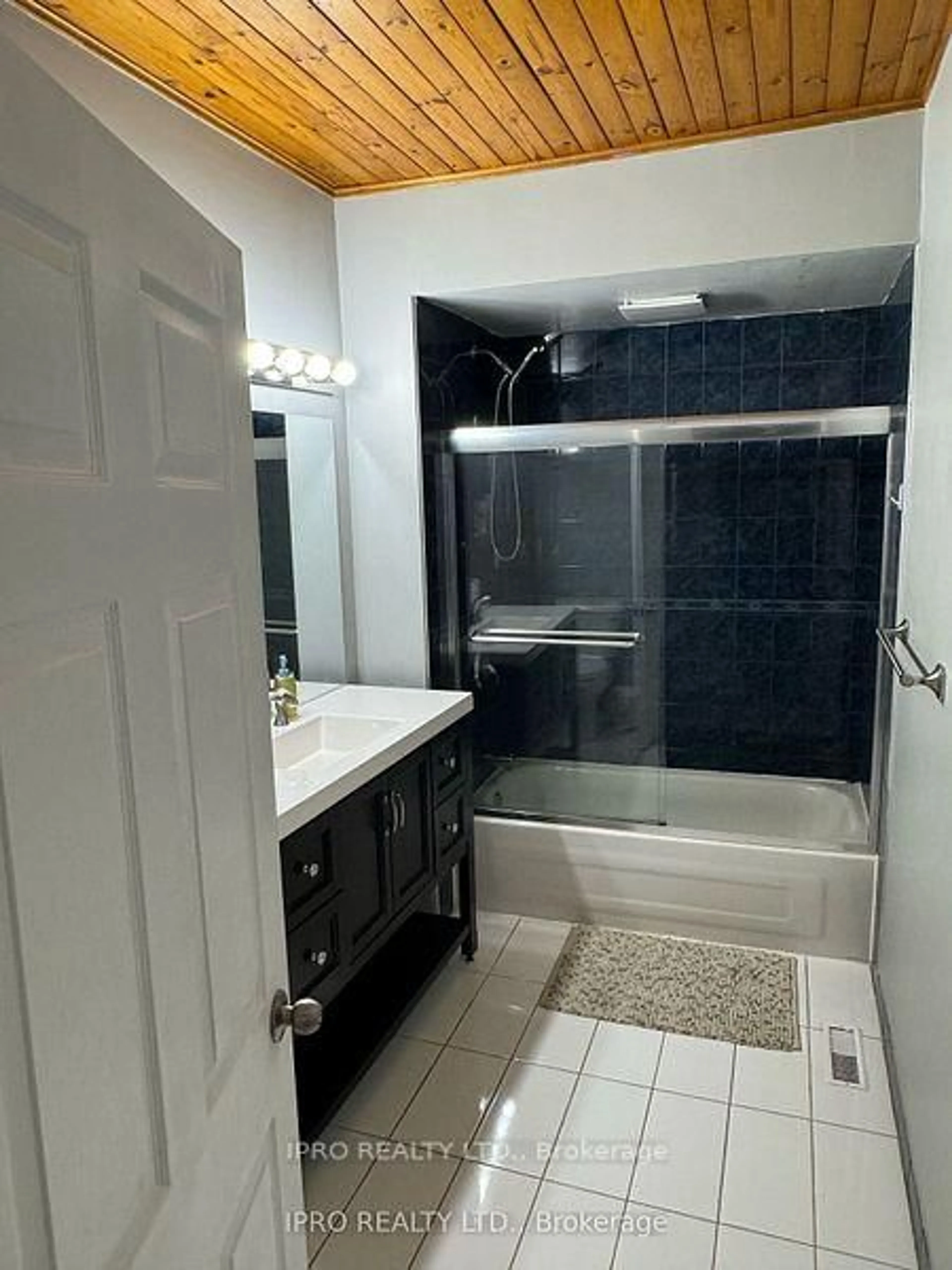 Contemporary bathroom, ceramic/tile floor for 4597 Sunset Dr, Central Elgin Ontario N5L 1B4