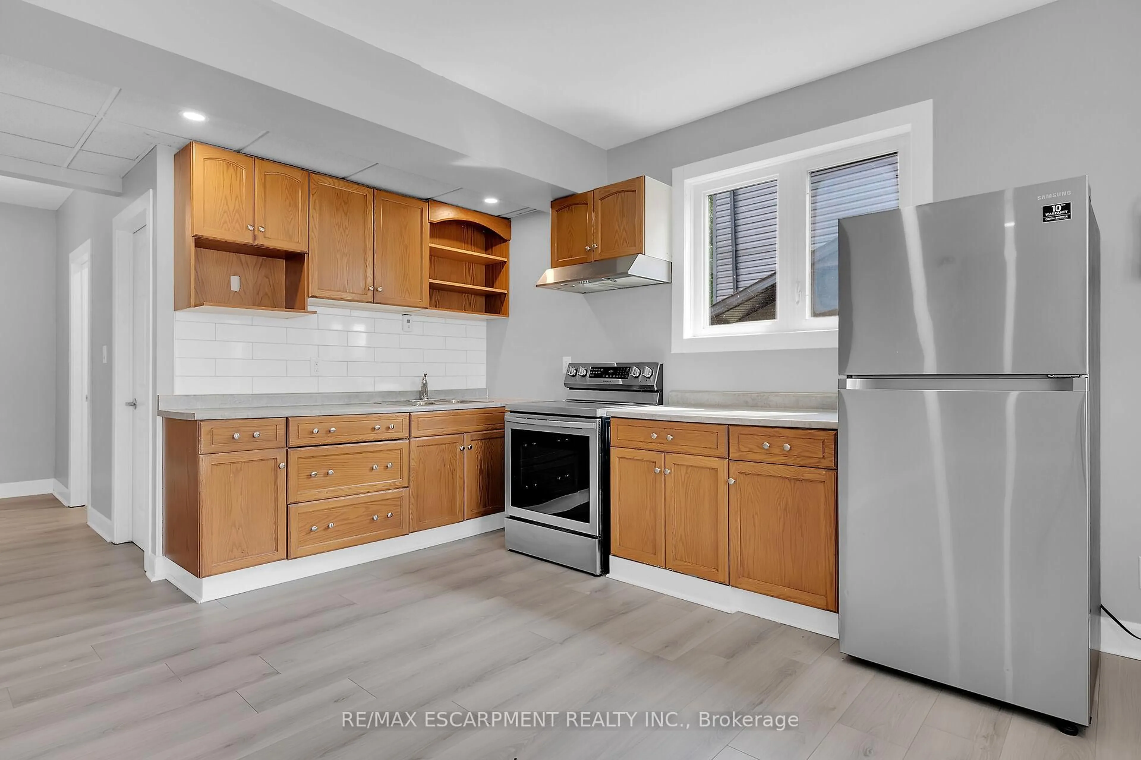 Standard kitchen, unknown for 8 Nickel St, Port Colborne Ontario L3K 1B1