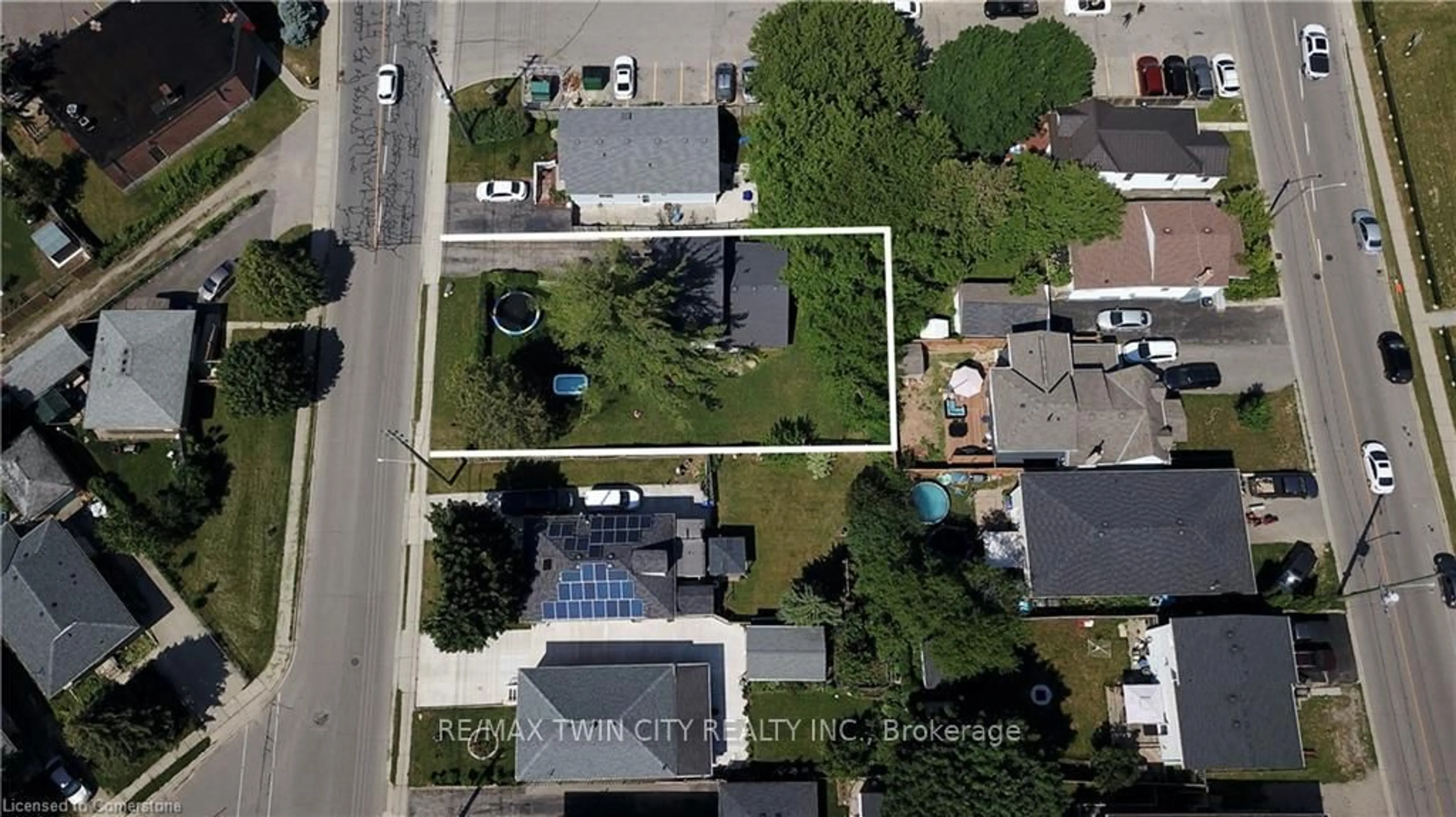 A pic from outside/outdoor area/front of a property/back of a property/a pic from drone, street for 13 Brooklyne Rd, Cambridge Ontario N1R 1C4