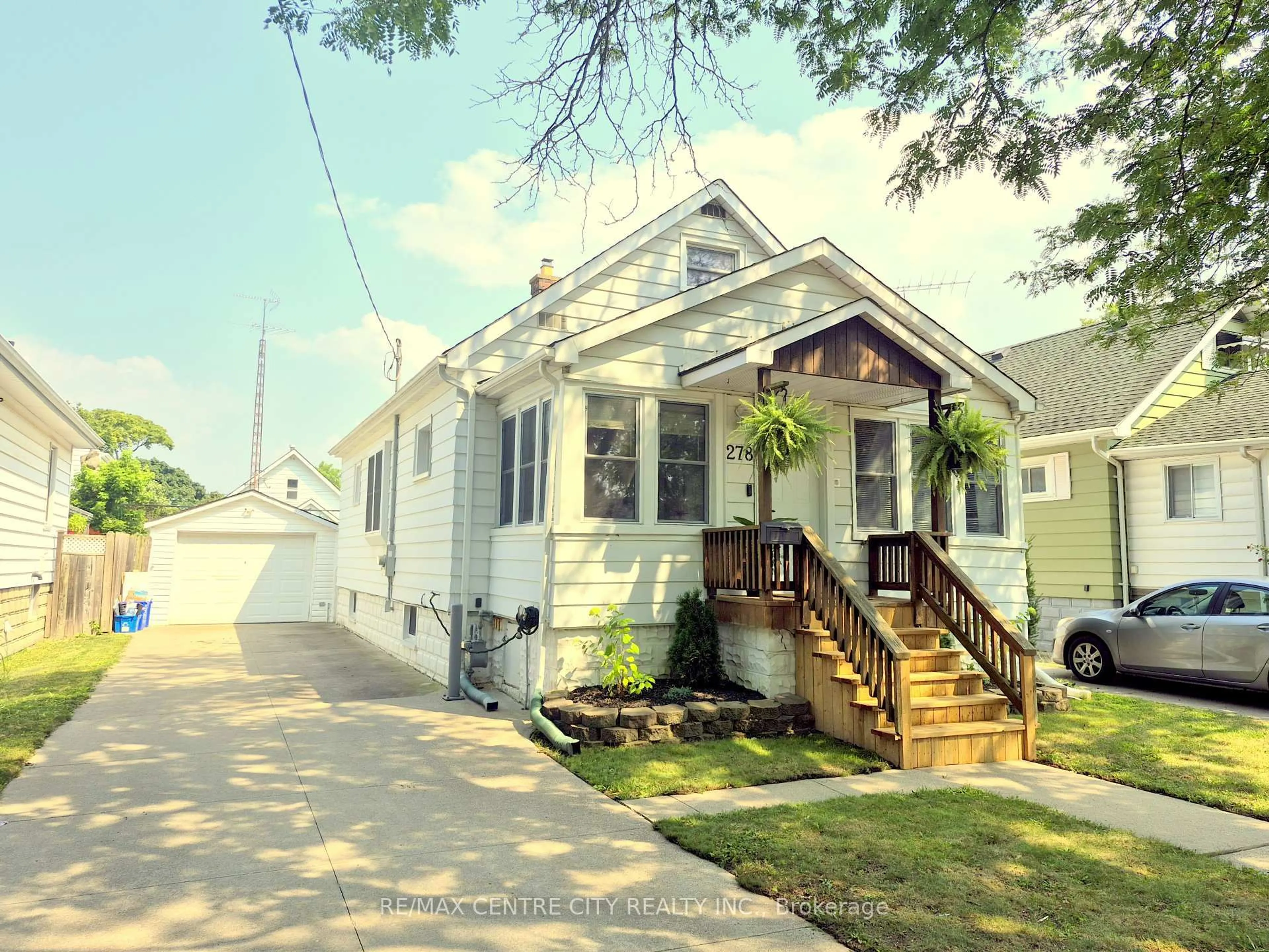 Home with vinyl exterior material, street for 278 Shepherd St, Sarnia Ontario N7T 3J6