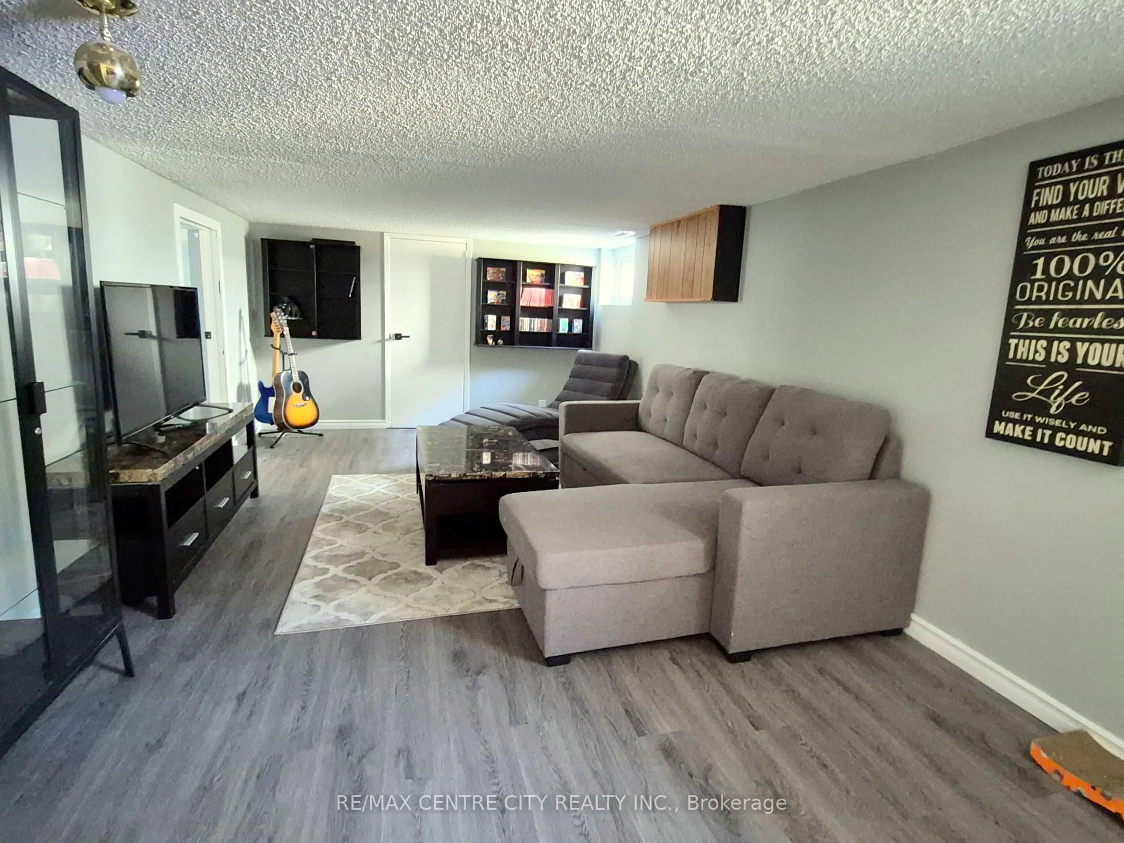 Living room with furniture, unknown for 278 Shepherd St, Sarnia Ontario N7T 3J6