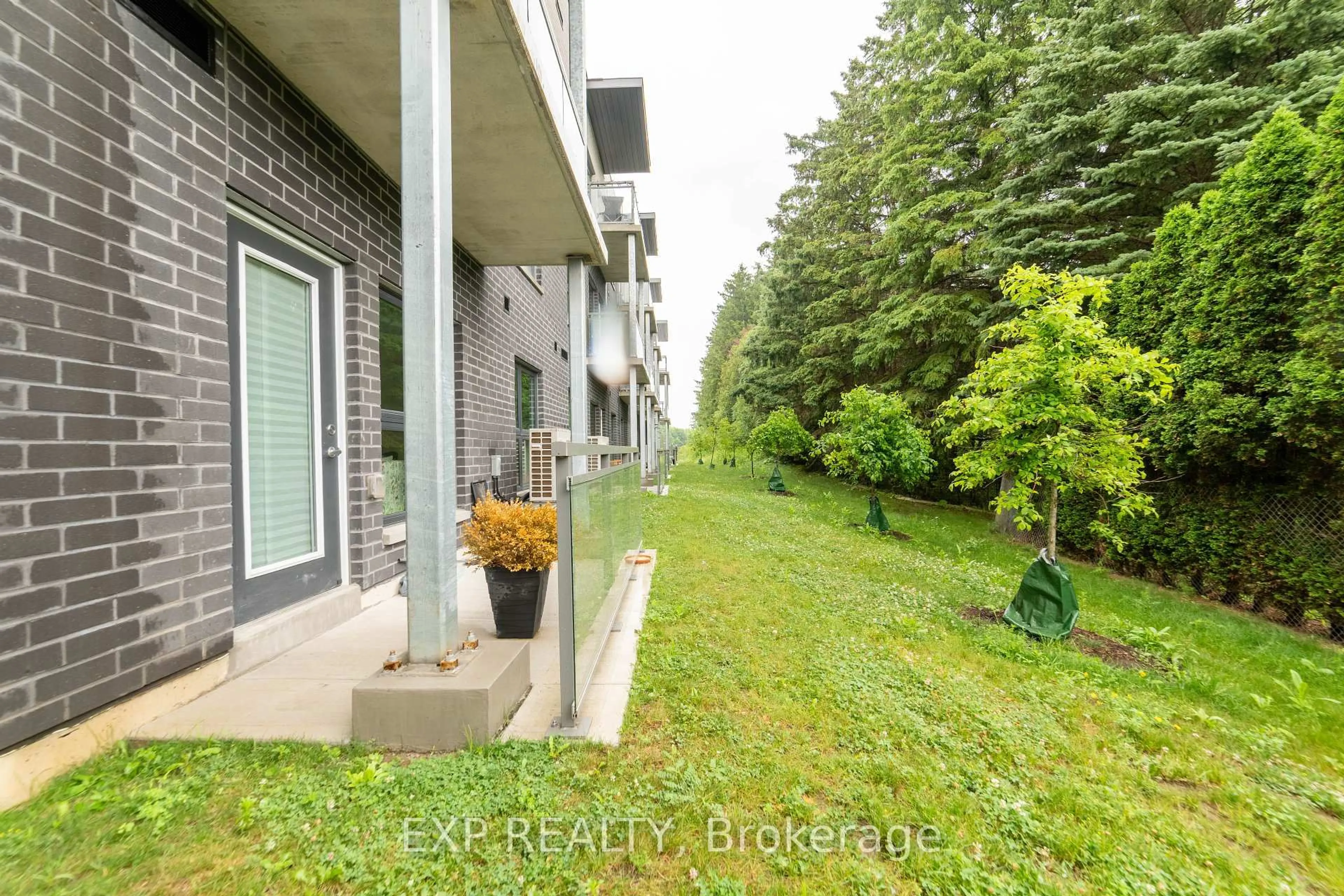 Patio, unknown for 1201 Lackner Pl #211, Kitchener Ontario N2A 0L4