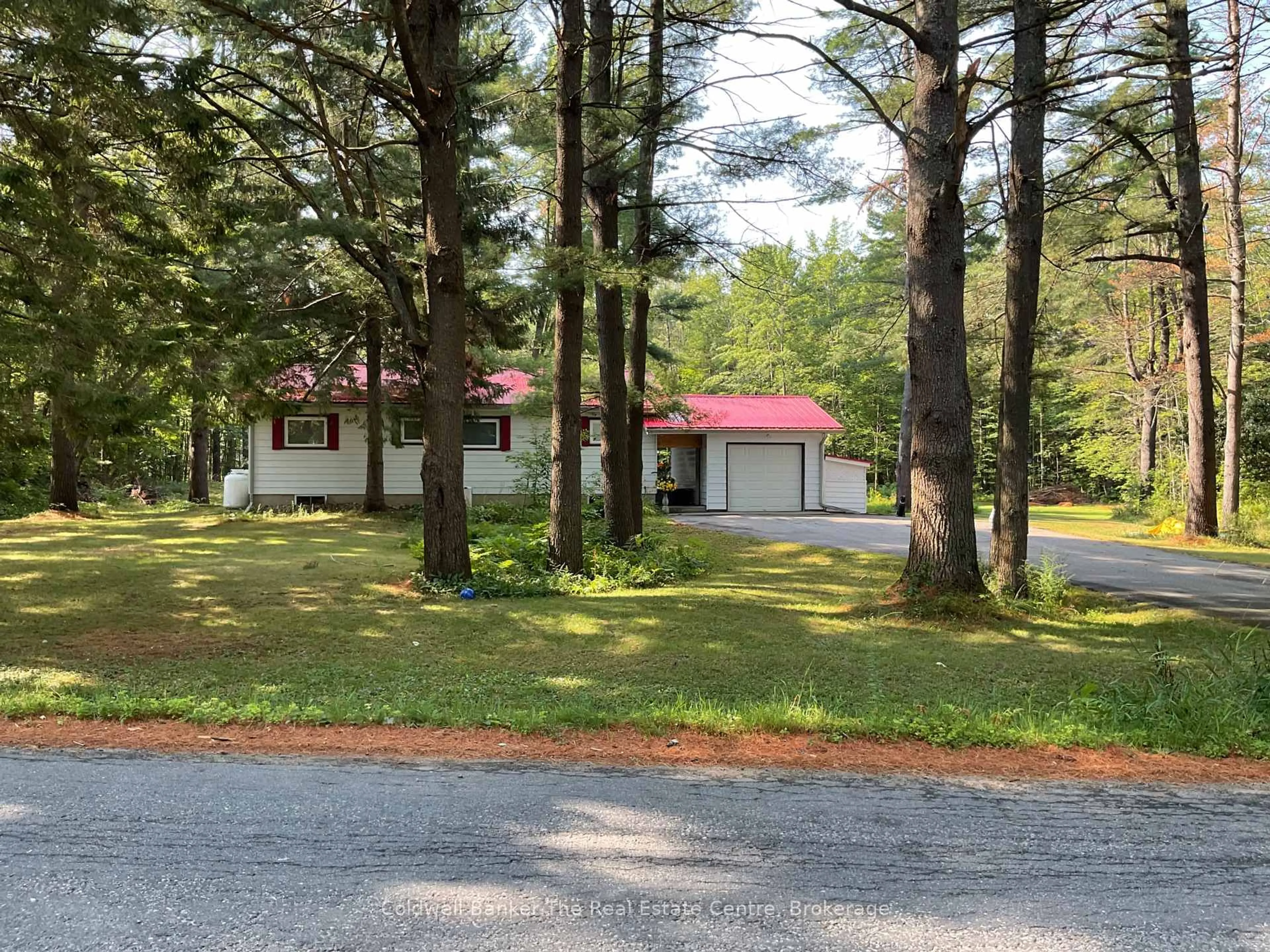 A pic from outside/outdoor area/front of a property/back of a property/a pic from drone, unknown for 1060 Kahshe Lake Rd, Gravenhurst Ontario P0E 1G0
