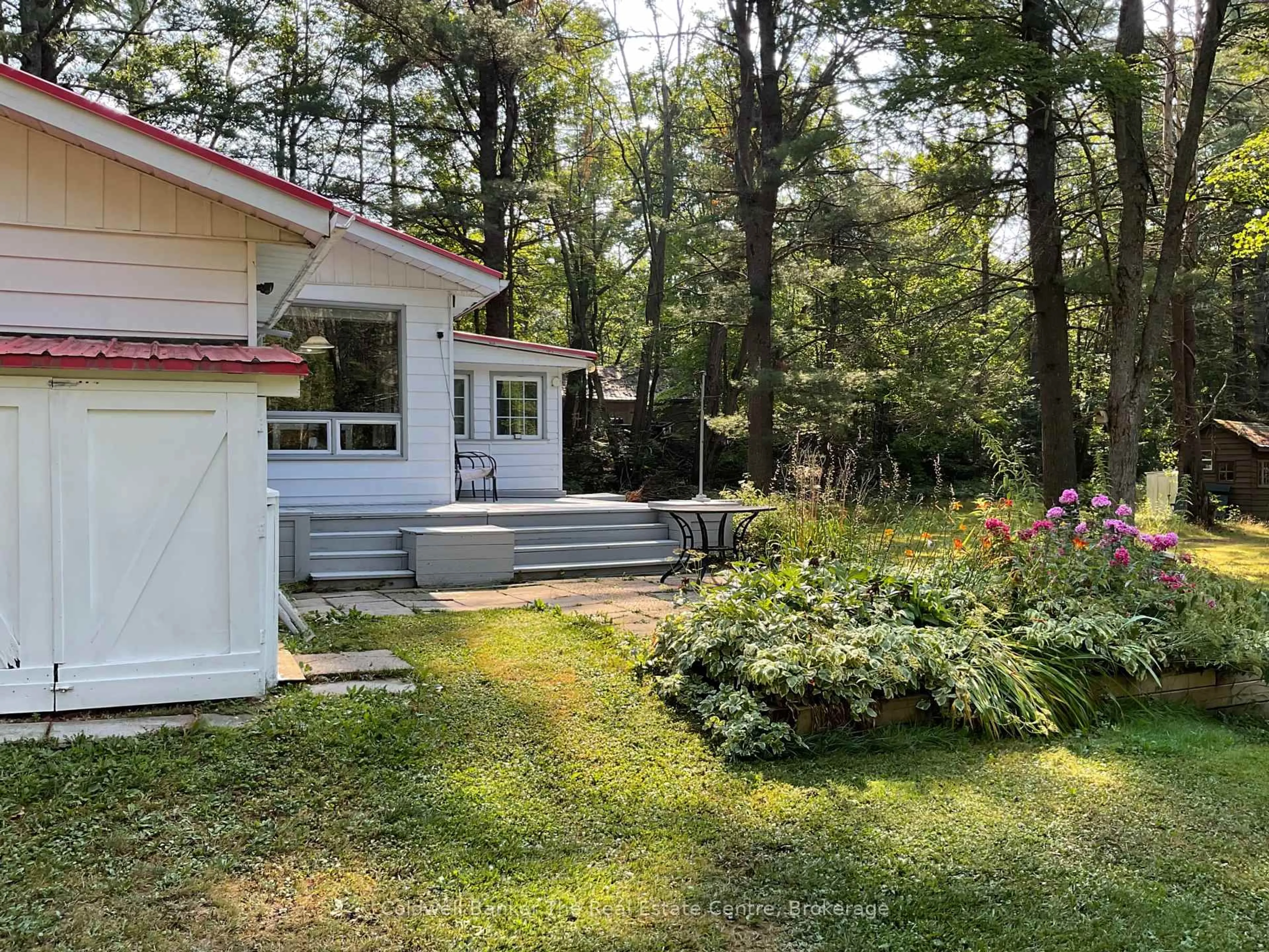 Patio, forest/trees view for 1060 Kahshe Lake Rd, Gravenhurst Ontario P0E 1G0