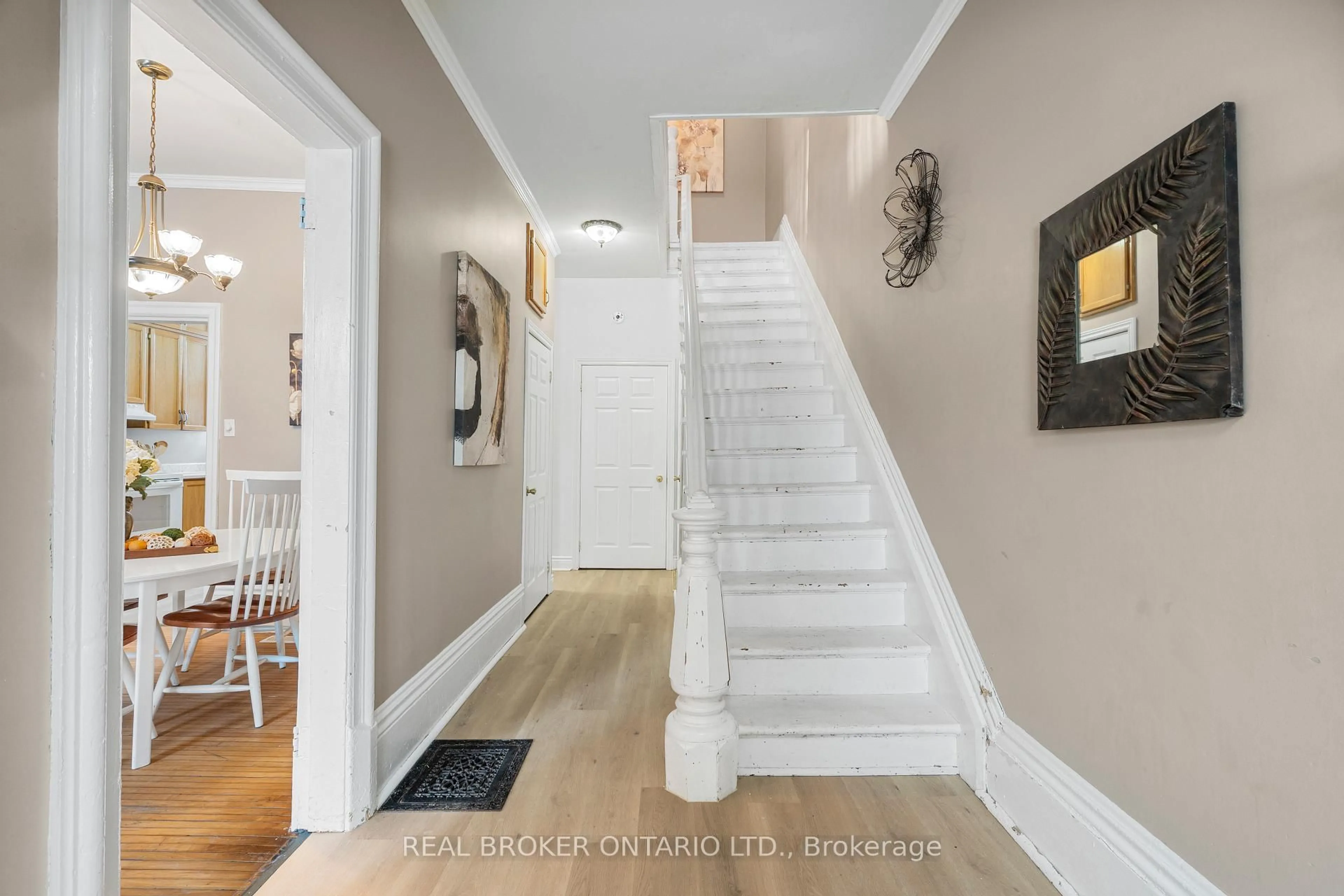 Indoor entryway for 42 Daniel St, Arnprior Ontario K7S 2K5