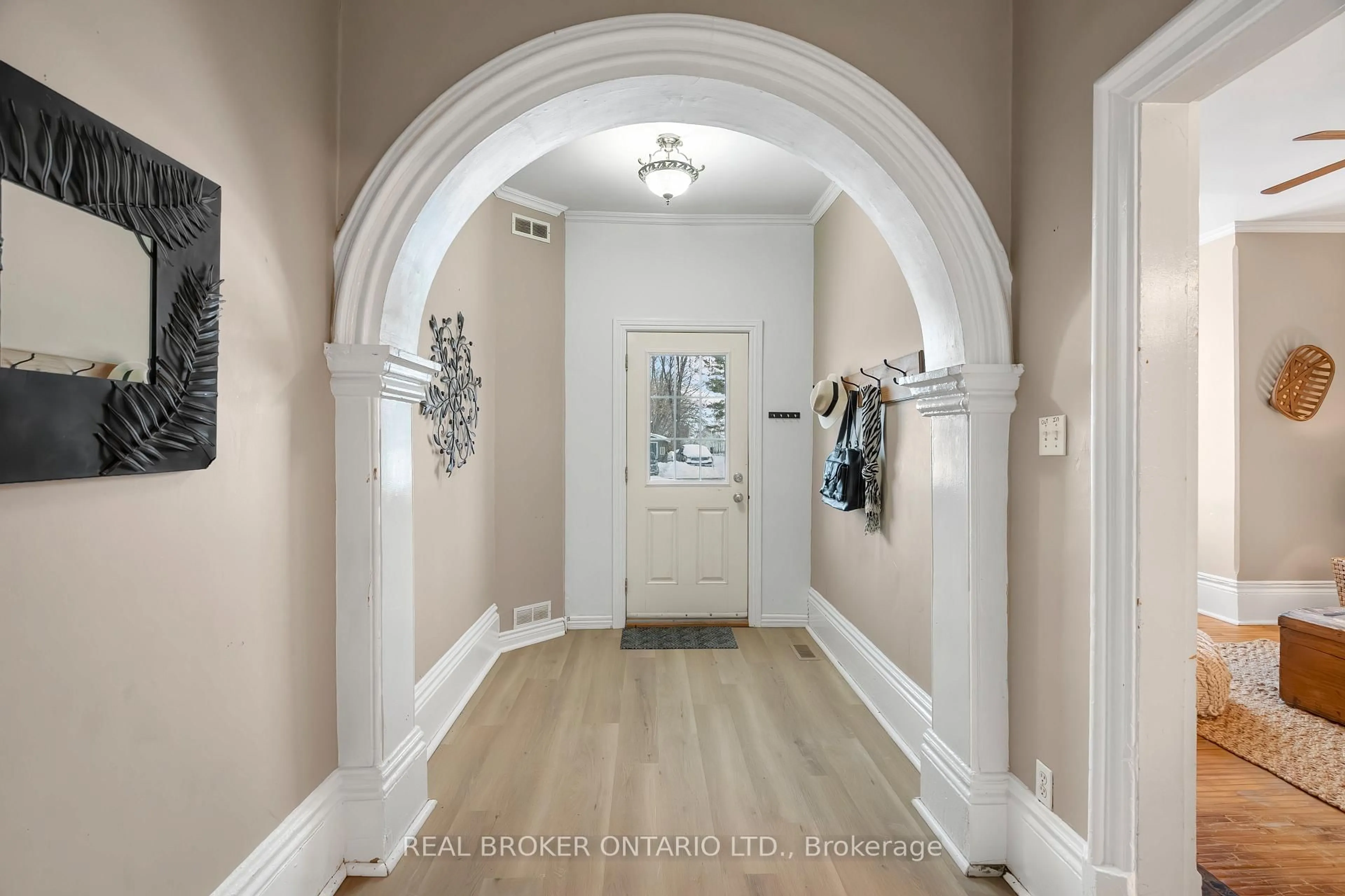 Indoor entryway for 42 Daniel St, Arnprior Ontario K7S 2K5