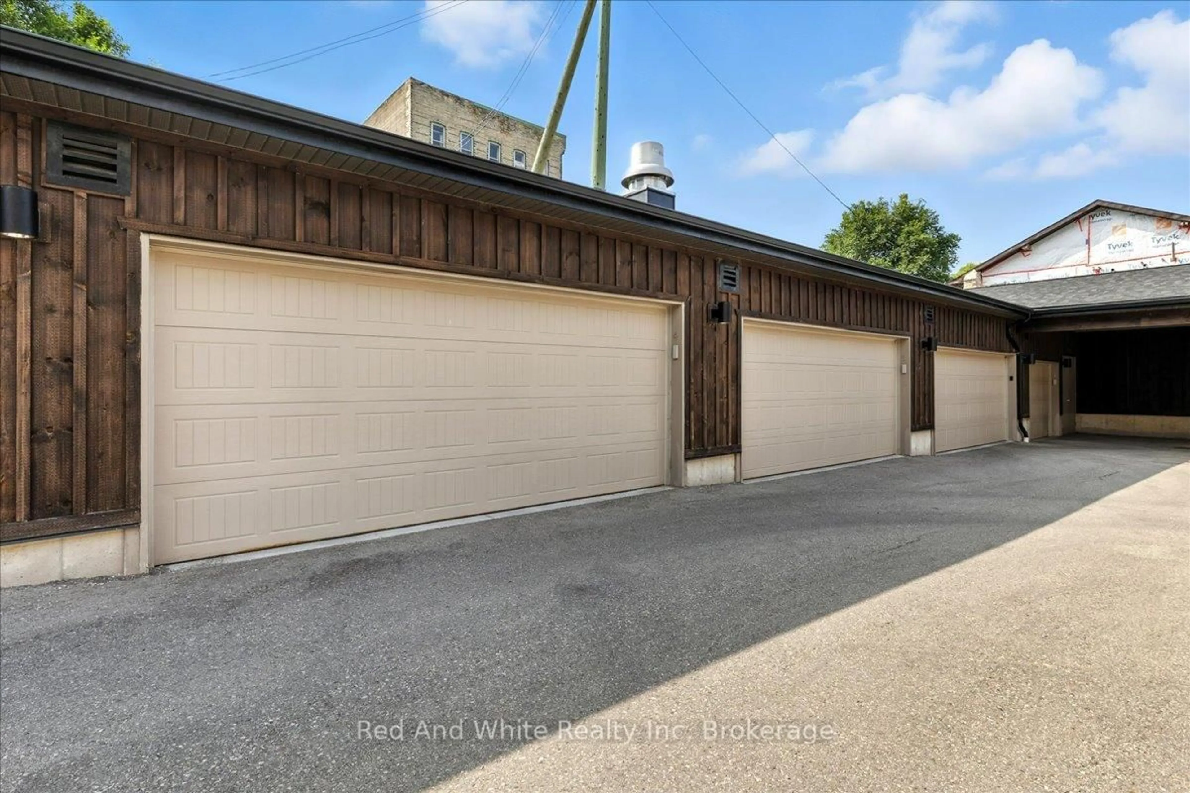 Indoor garage for 19 Guelph Ave #408, Cambridge Ontario N3C 1A2