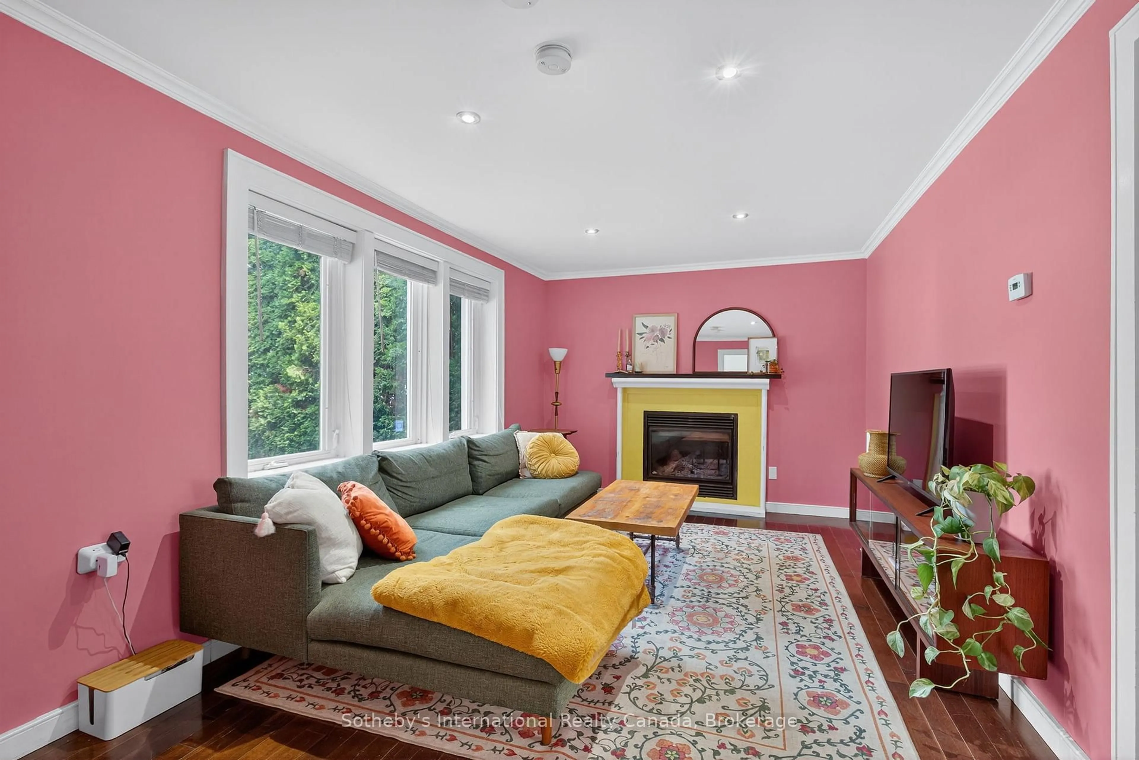 Living room with furniture, unknown for 135 Fraser St, Gravenhurst Ontario P1P 1C9