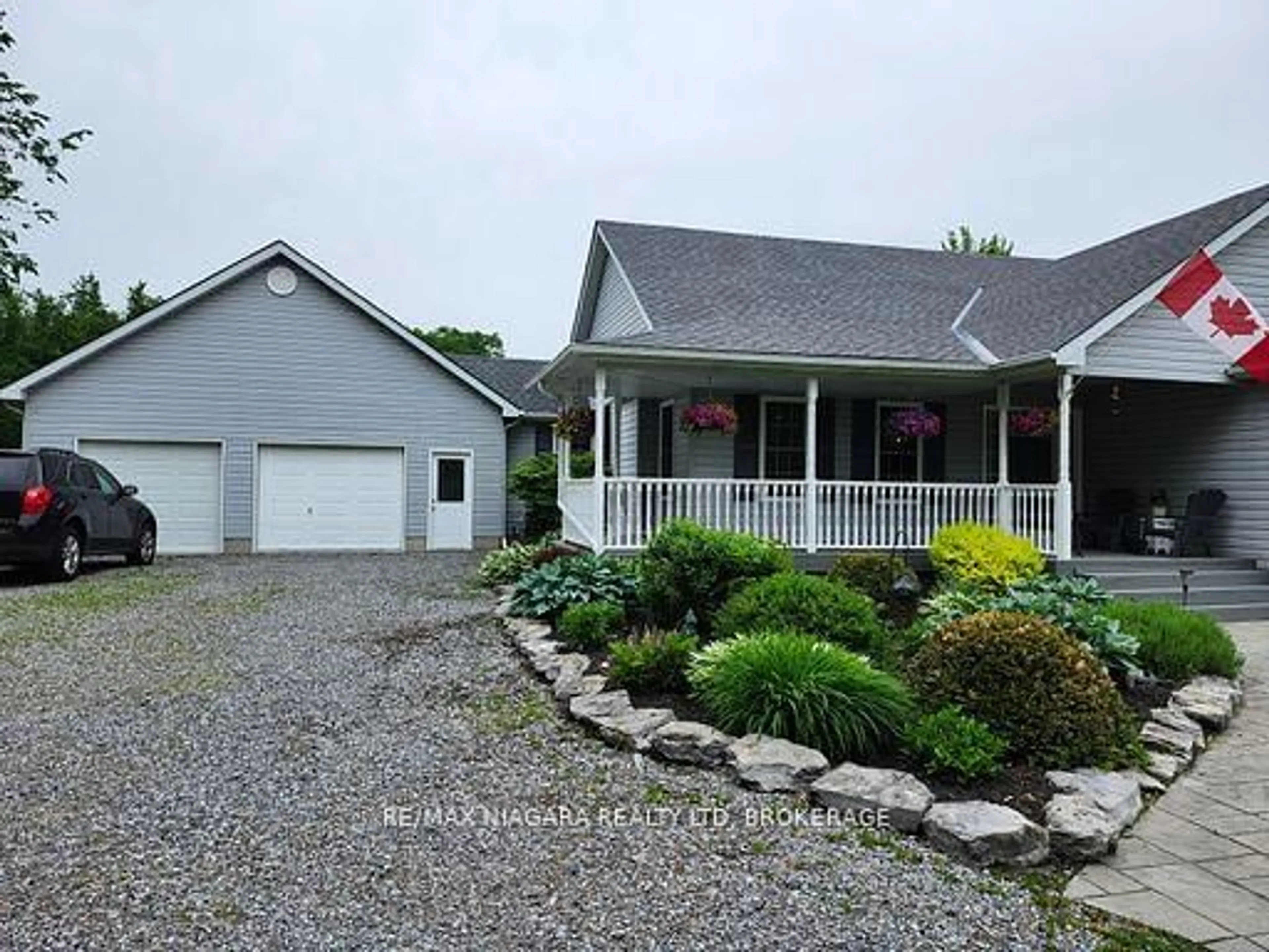Home with vinyl exterior material, unknown for 12262 Lakeshore Rd, Wainfleet Ontario L0S 1V0