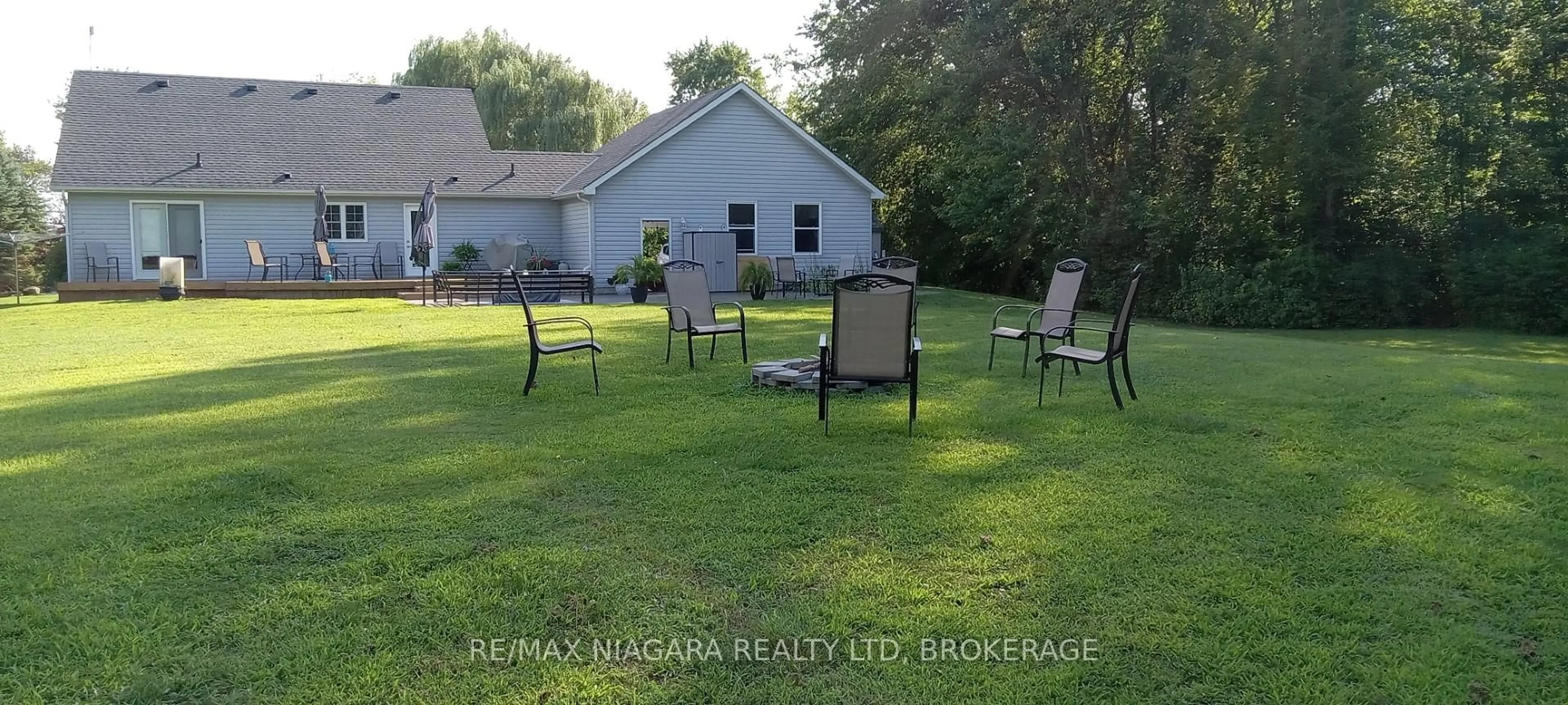 Patio, water/lake/river/ocean view for 12262 Lakeshore Rd, Wainfleet Ontario L0S 1V0