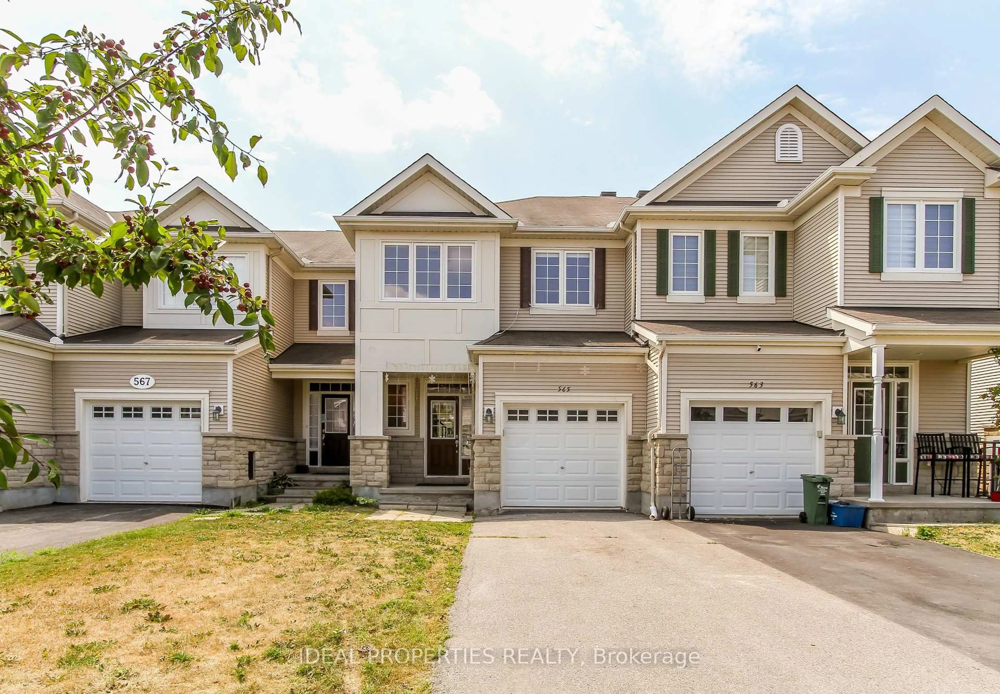 Home with vinyl exterior material, street for 565 Pepperville Cres, Ottawa Ontario K2M 0E6