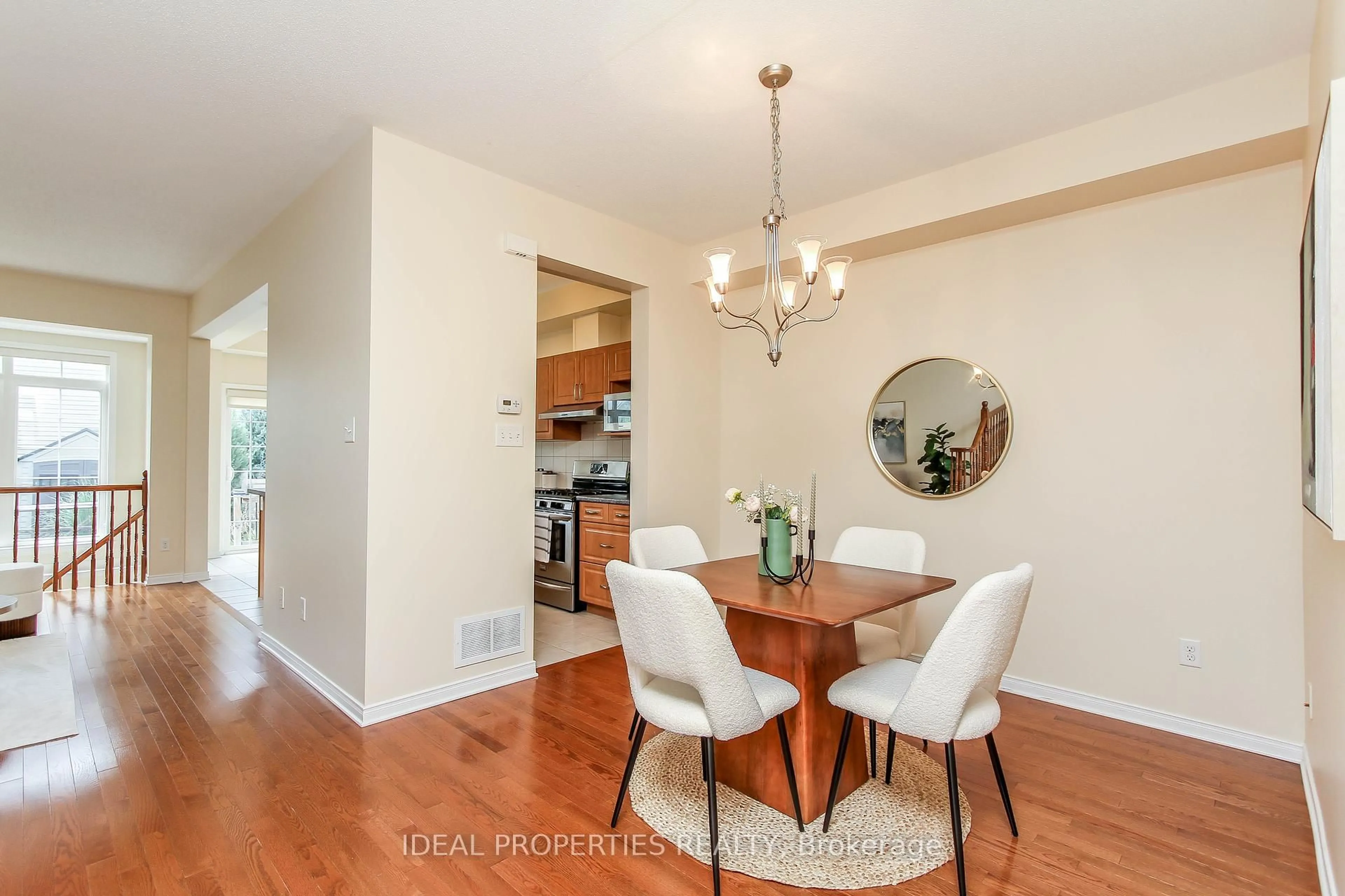 Dining room, wood/laminate floor for 565 Pepperville Cres, Ottawa Ontario K2M 0E6