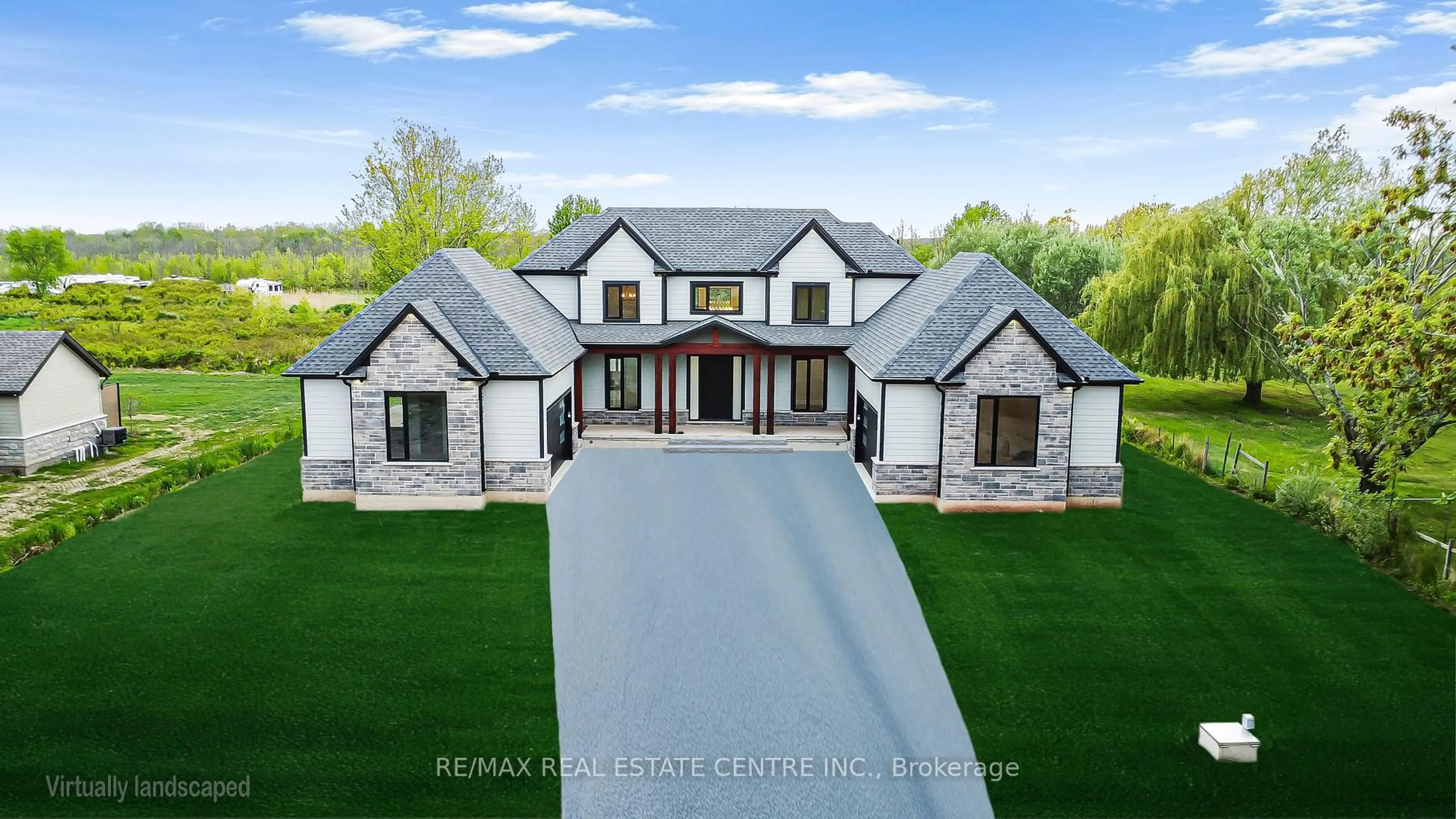 A pic from outside/outdoor area/front of a property/back of a property/a pic from drone, unknown for 256 Mountain Rd, Grimsby Ontario L3M 4E7
