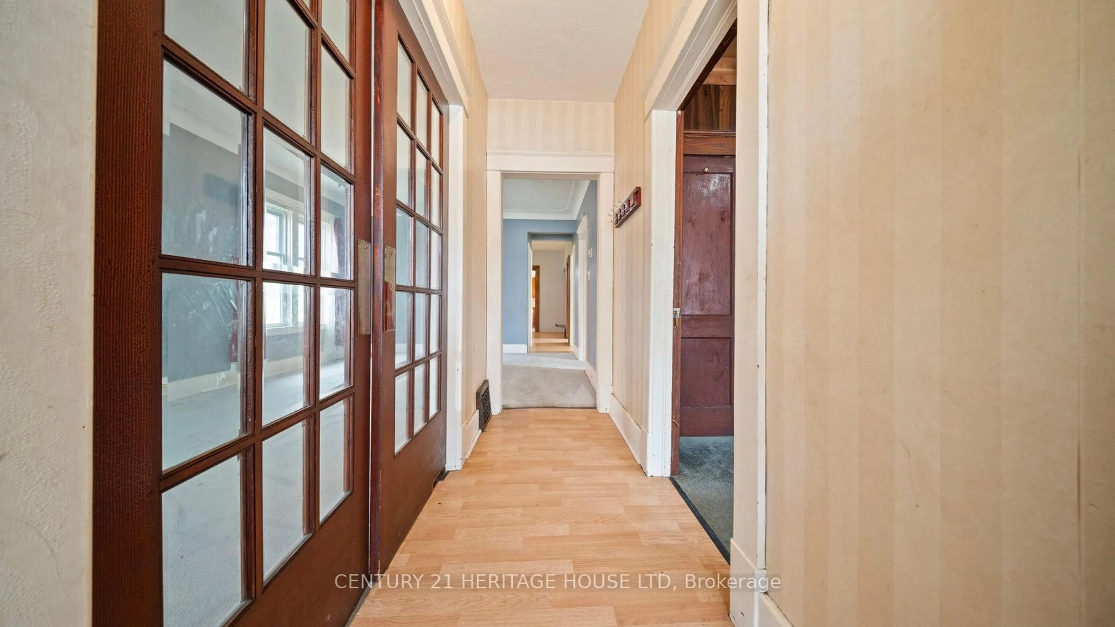 Indoor foyer for 88 Ontario St, Brantford Ontario N3S 2C3