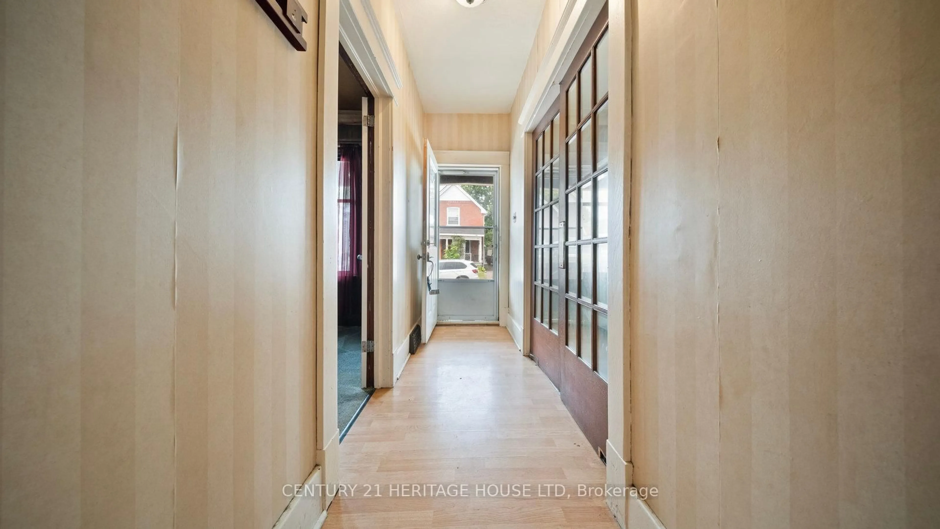 Indoor foyer for 88 Ontario St, Brantford Ontario N3S 2C3