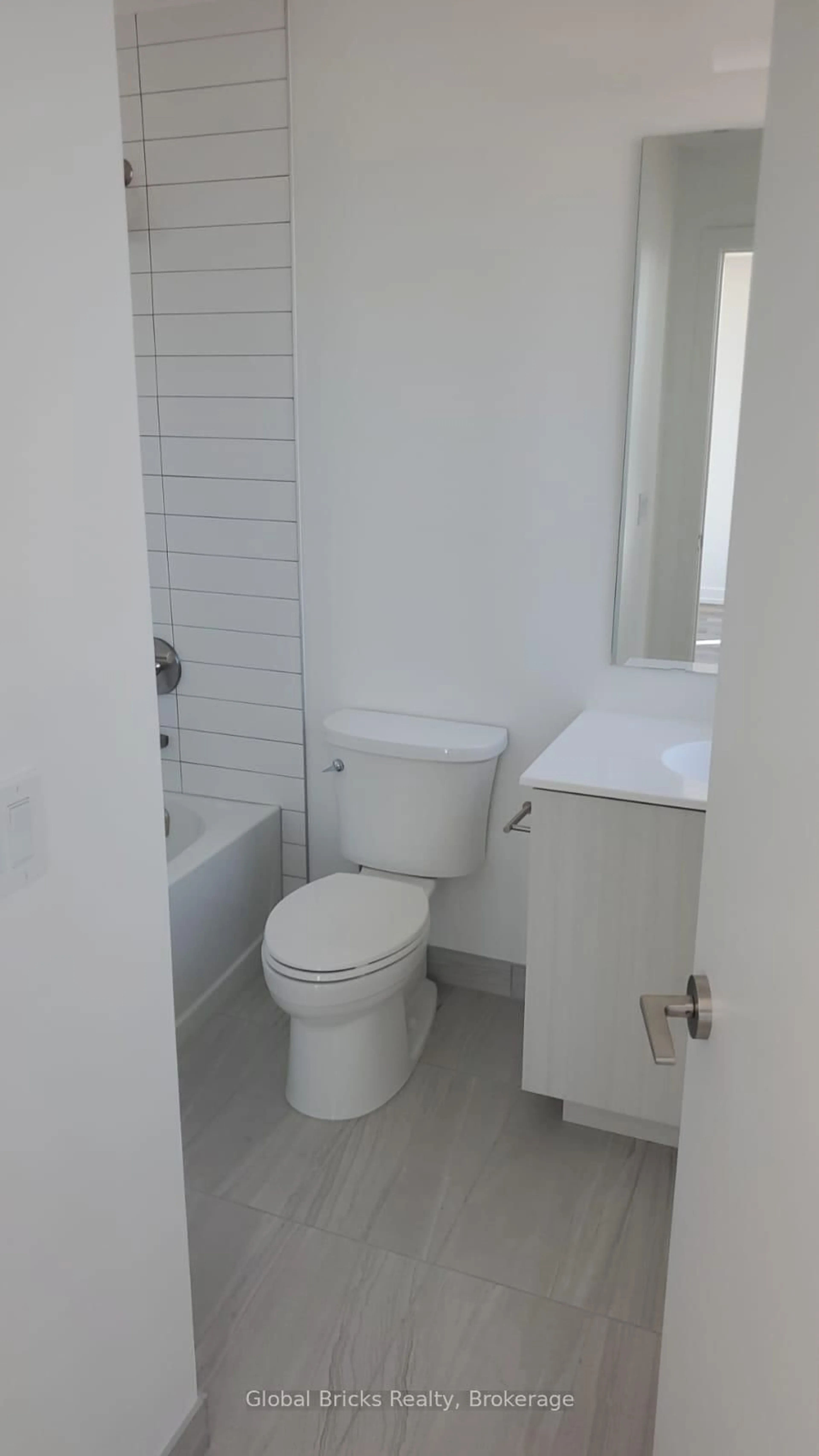 Standard bathroom, unknown for 5 Wellington St #612, Kitchener Ontario N2G 0E3