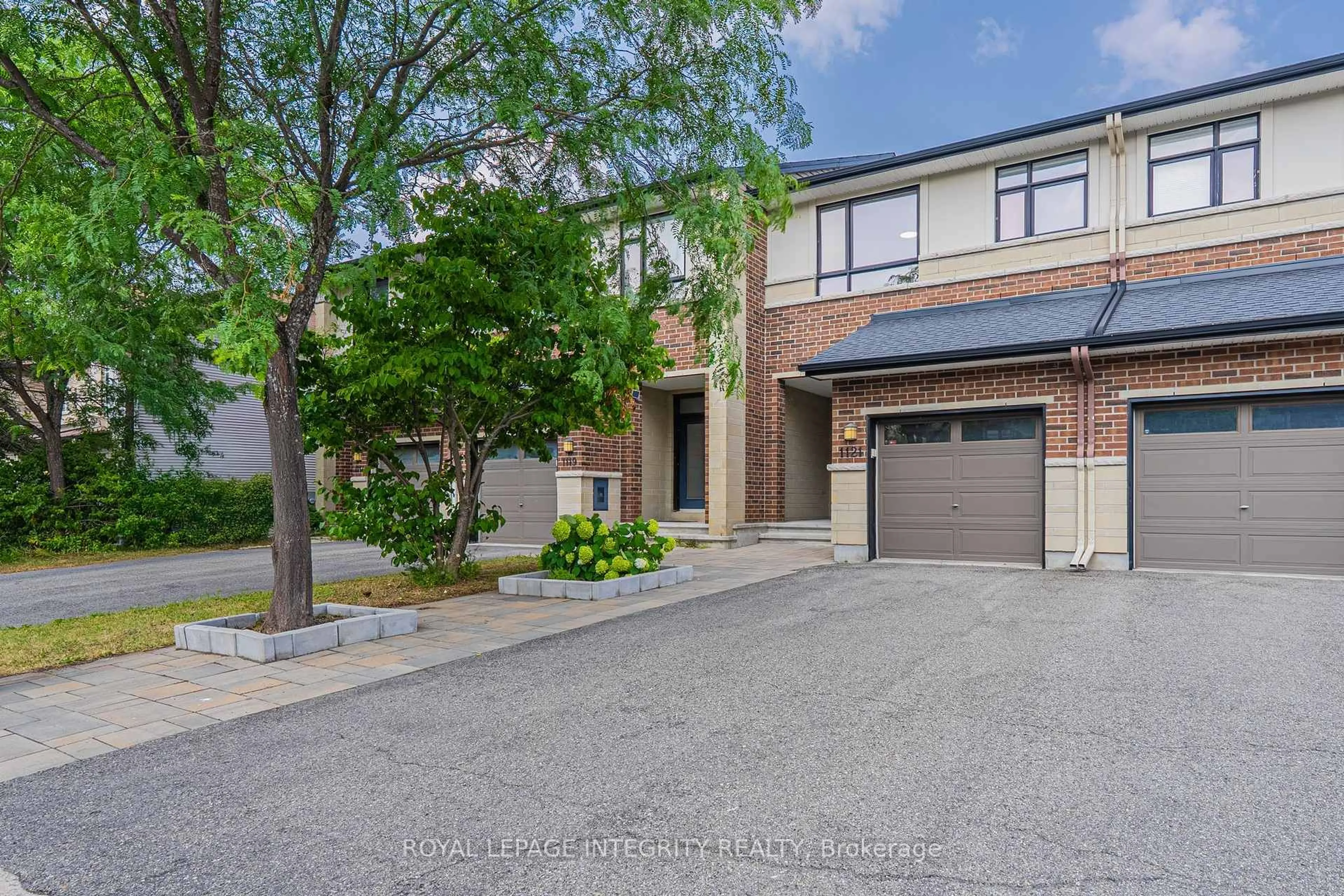 Home with brick exterior material, street for 1121 TISCHART Cres, Ottawa Ontario K2T 0G4