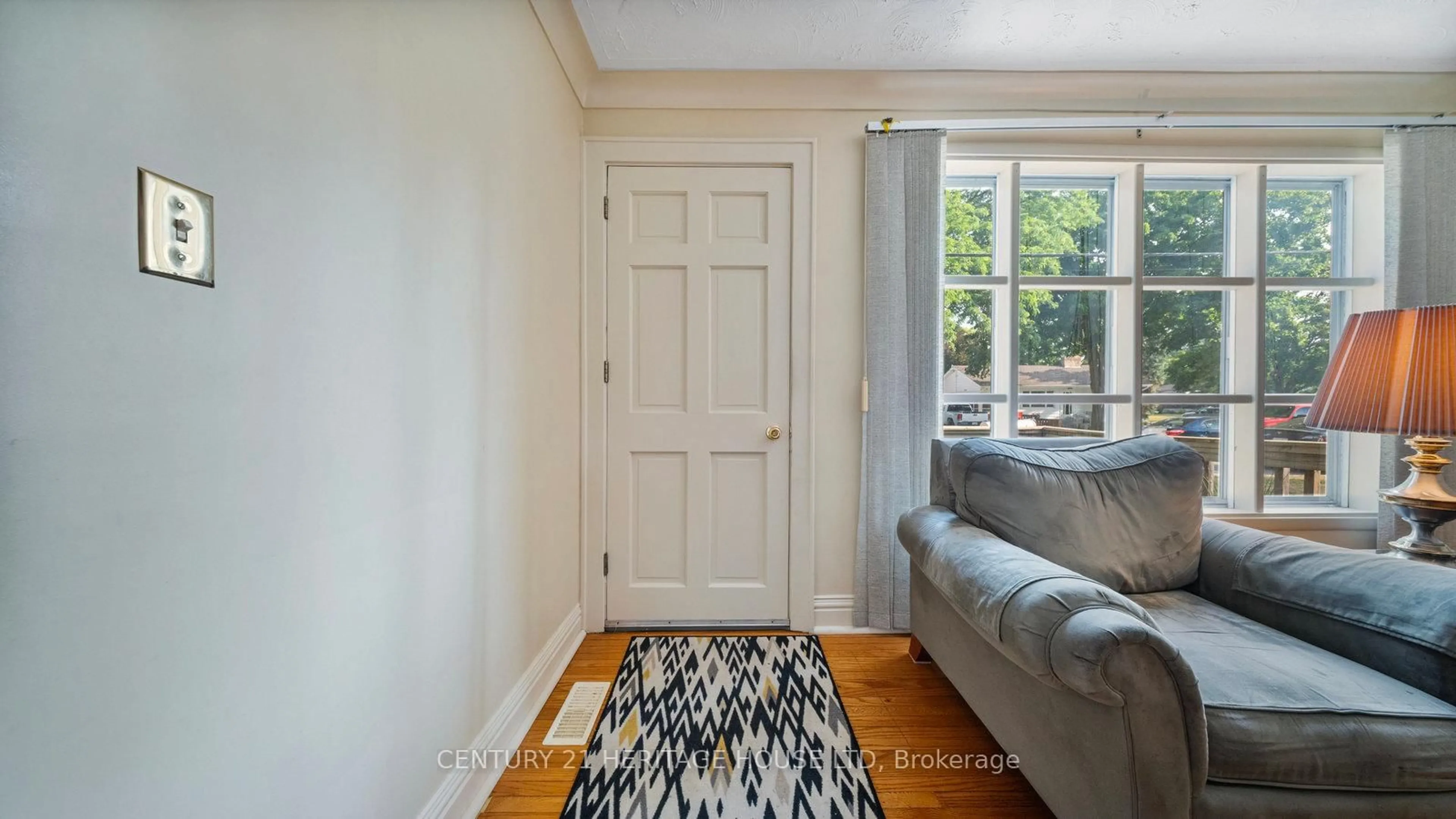 Indoor entryway for 78 Baldwin Ave, Brantford Ontario N3S 1H7