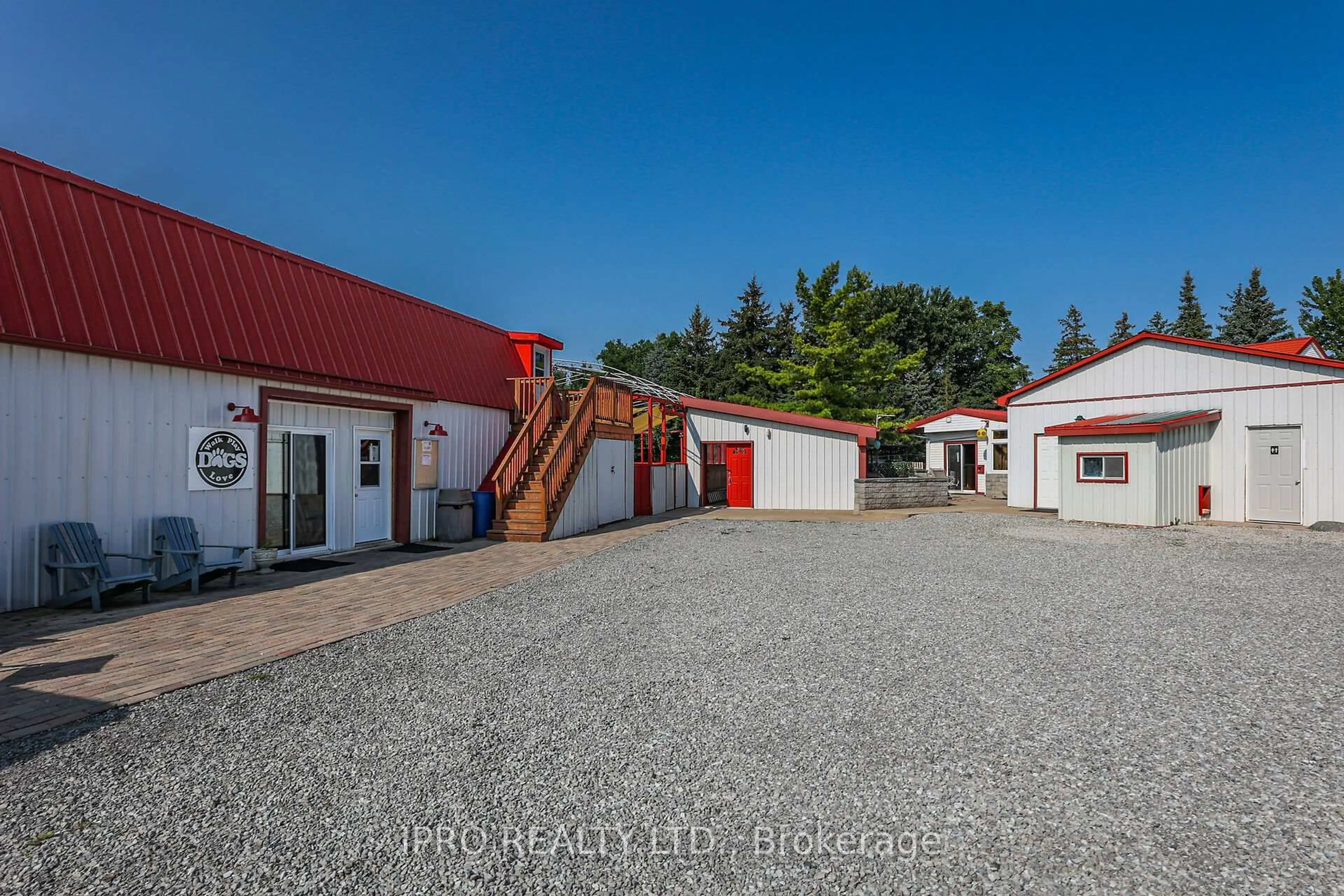 A pic from outside/outdoor area/front of a property/back of a property/a pic from drone, building for 1027 Niagara Stone Rd, Niagara-on-the-Lake Ontario L0S 1J0