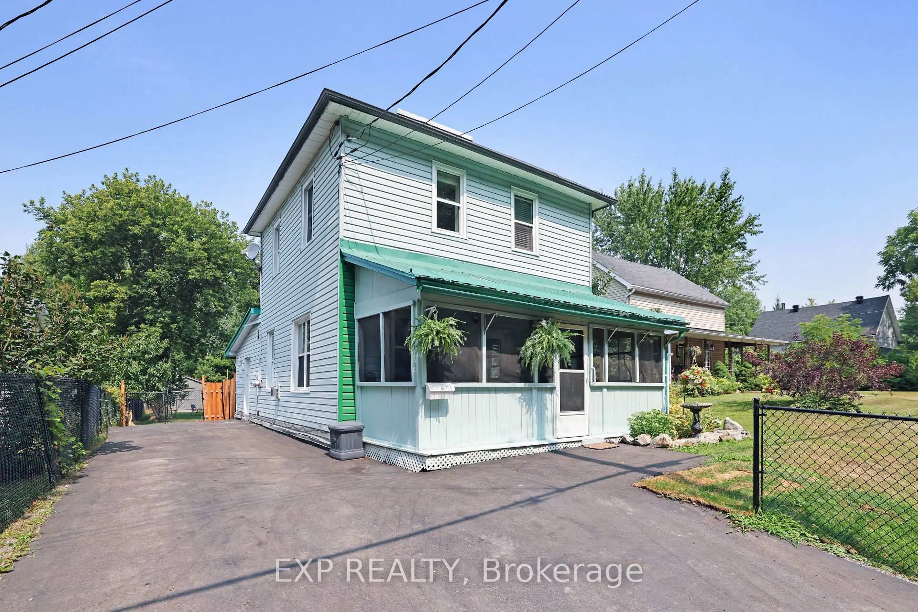 A pic from outside/outdoor area/front of a property/back of a property/a pic from drone, street for 55 Division St, Arnprior Ontario K7S 3B9