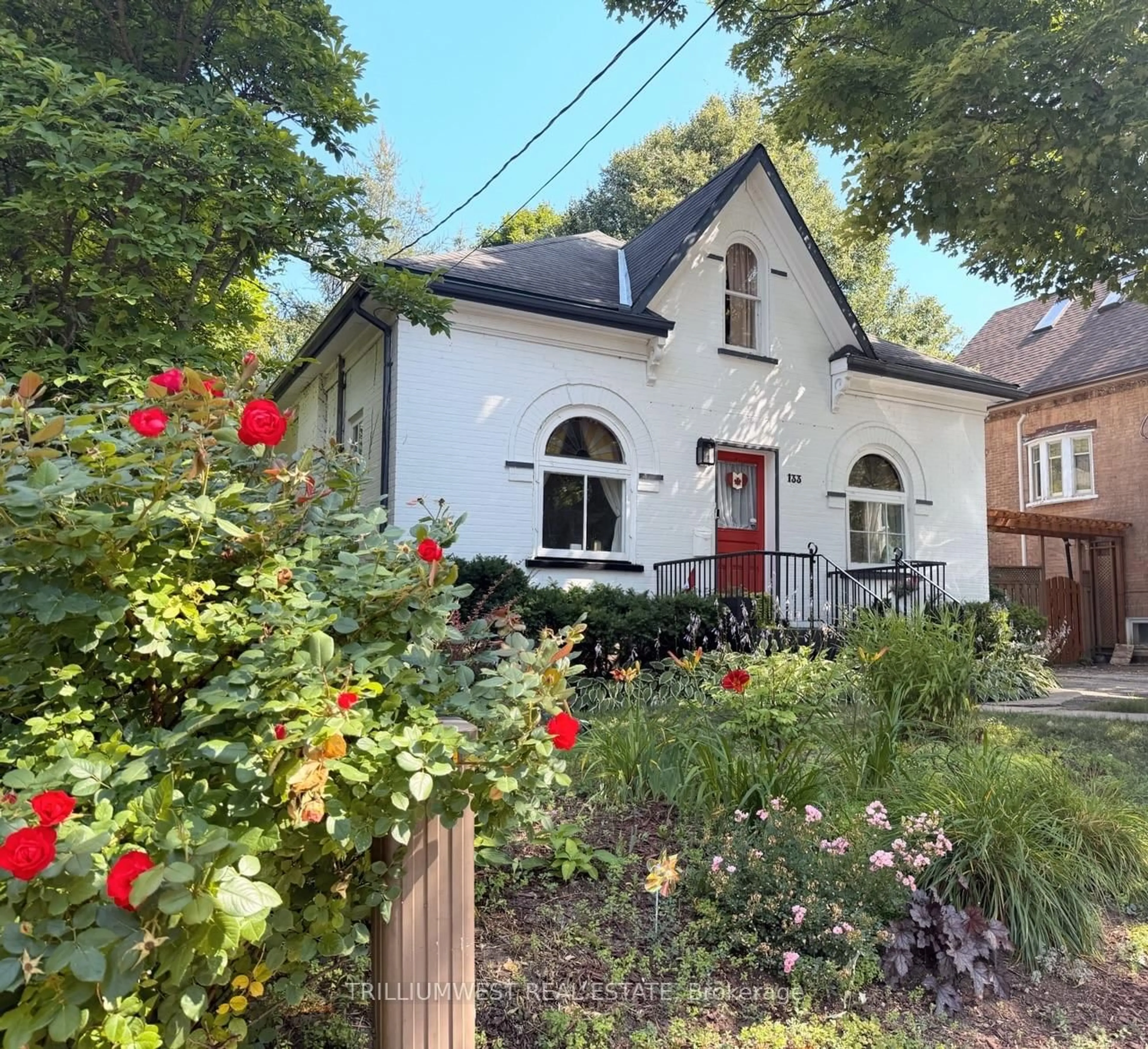 A pic from outside/outdoor area/front of a property/back of a property/a pic from drone, street for 133 David St, Kitchener Ontario N2G 1Y1