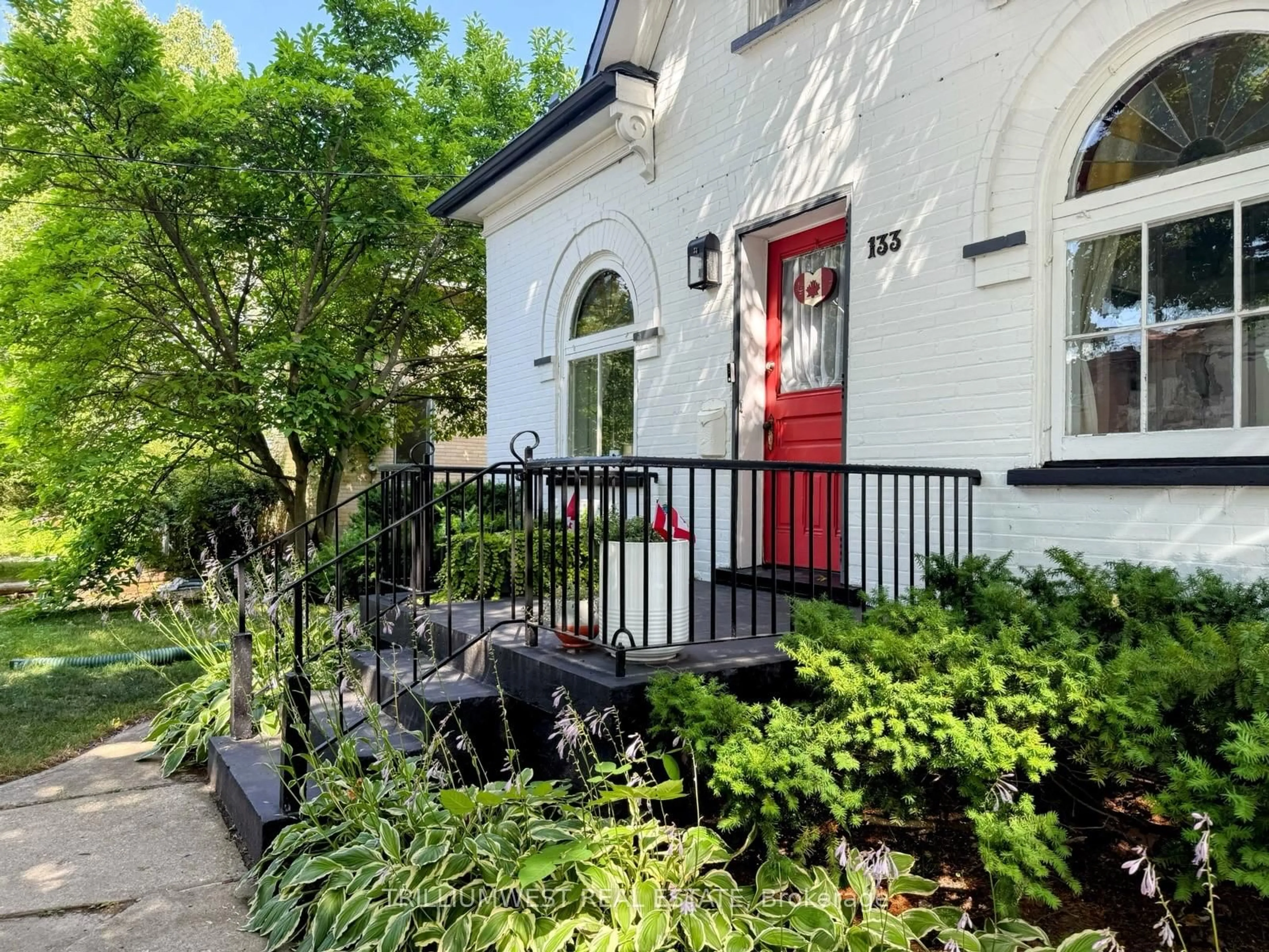 Patio, street for 133 David St, Kitchener Ontario N2G 1Y1