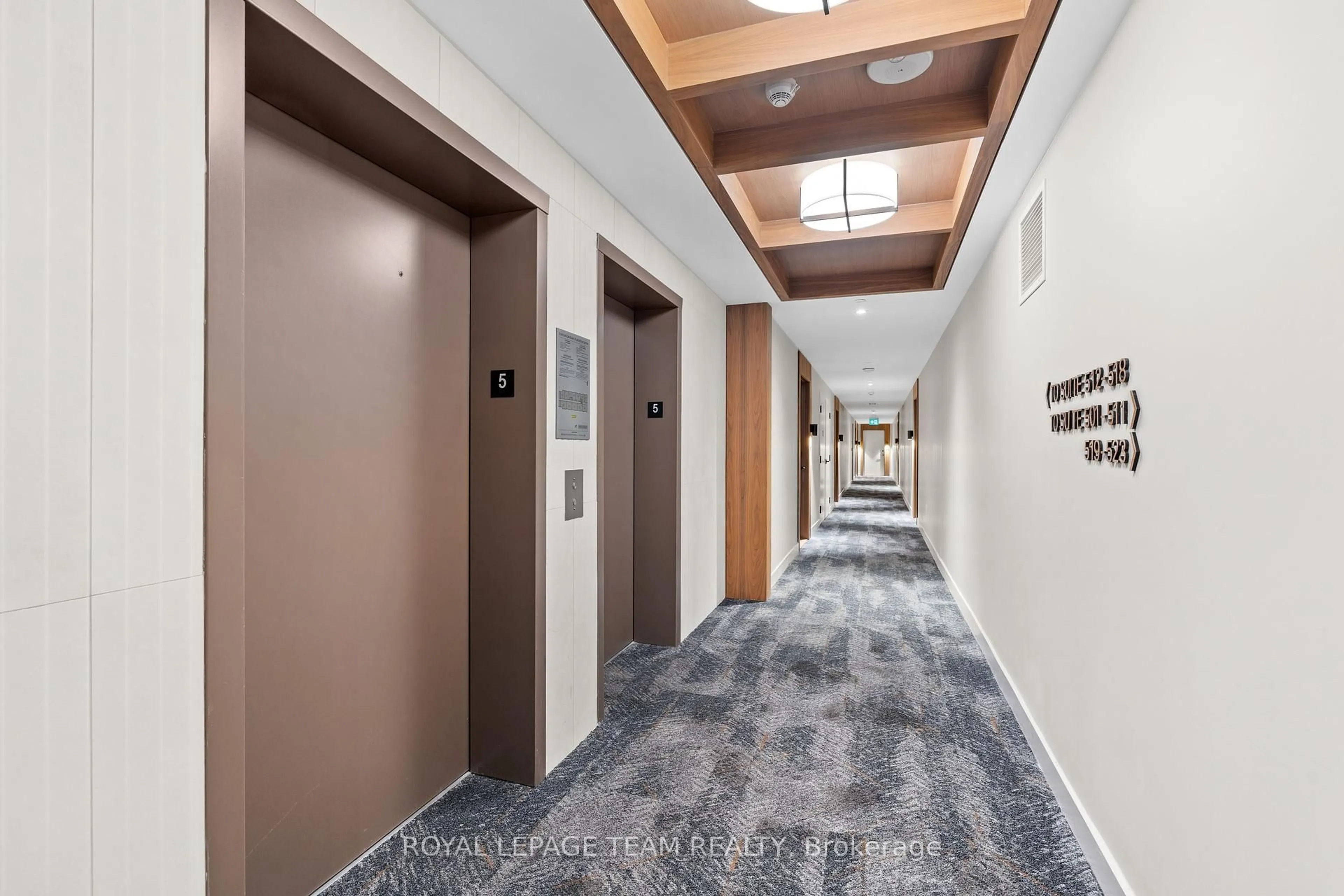 Indoor foyer for 560 Rideau St #521, Ottawa Ontario K1N 0G3