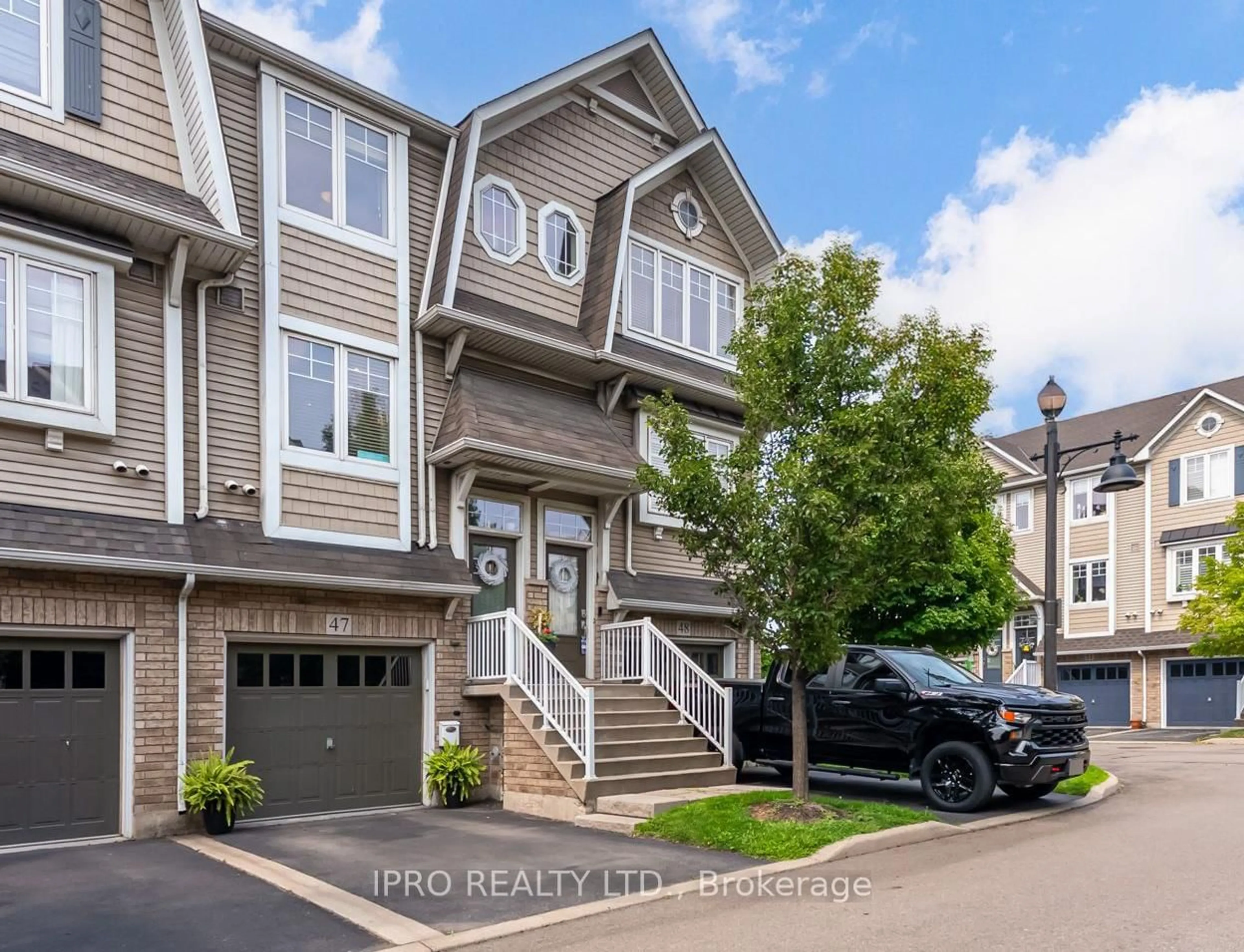 Home with vinyl exterior material, street for 337 Beach Blvd #47, Hamilton Ontario L8H 6W4