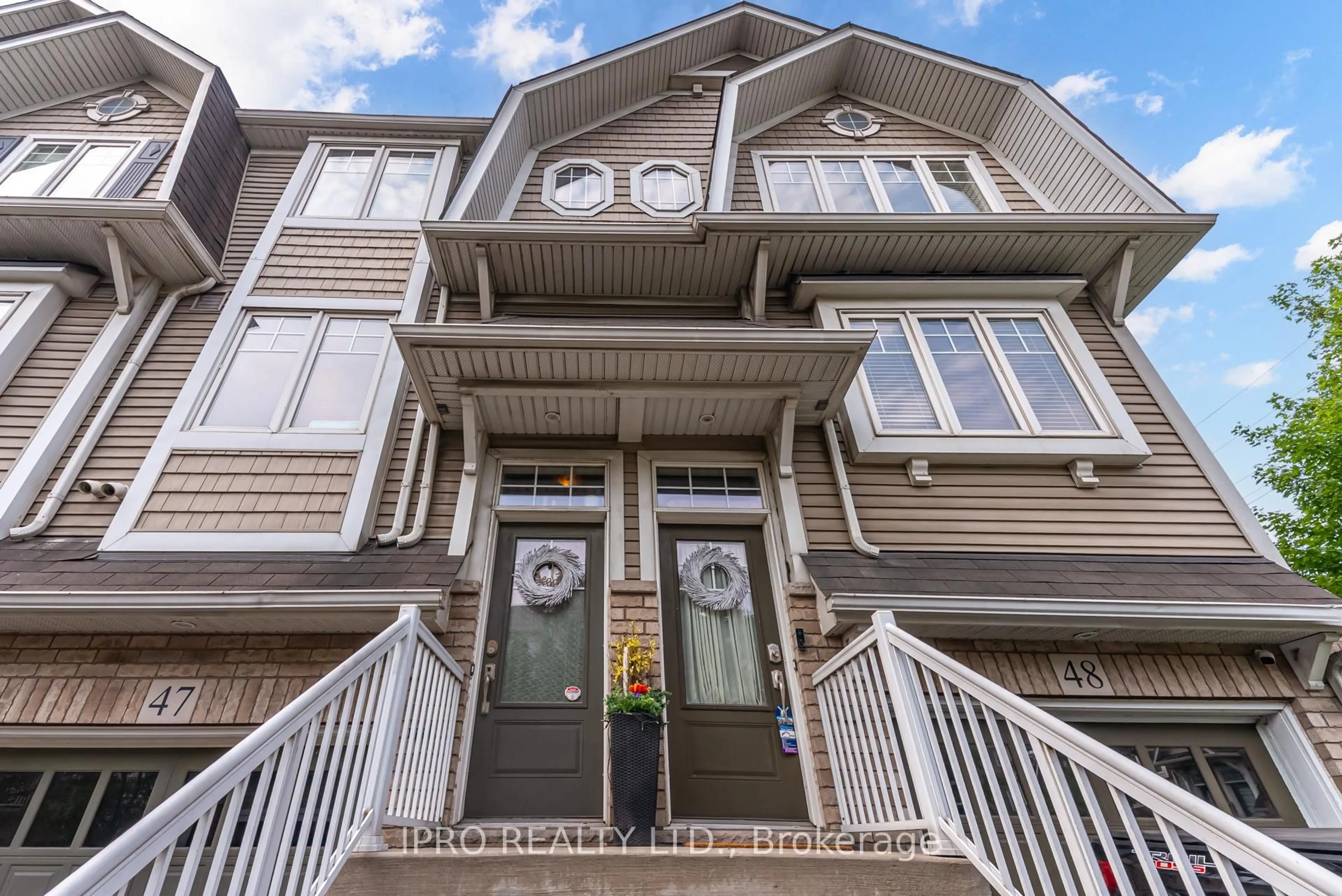 Home with vinyl exterior material, street for 337 Beach Blvd #47, Hamilton Ontario L8H 6W4