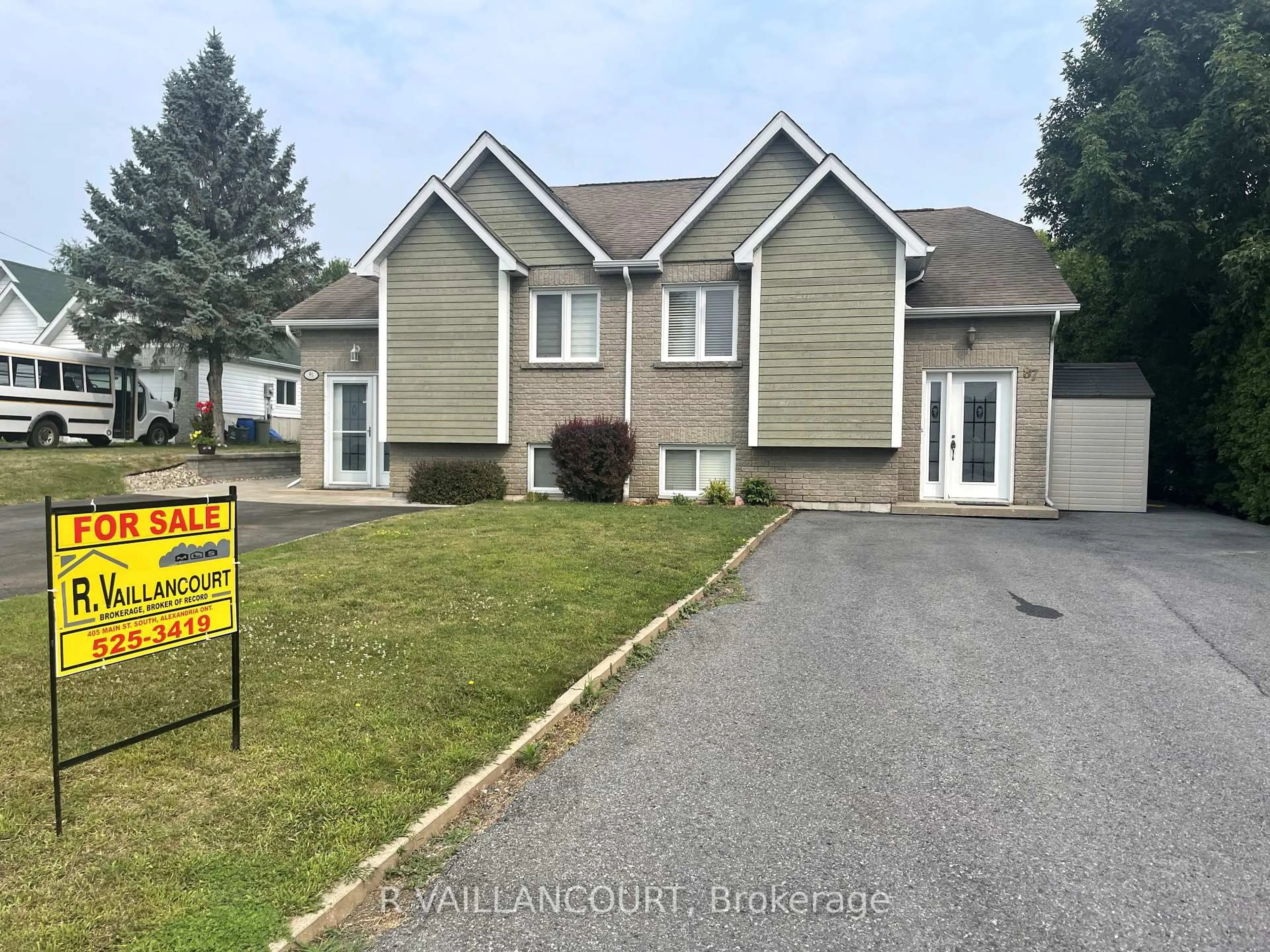 Home with vinyl exterior material, street for 87 KINCARDINE St, North Glengarry Ontario K0C 1A0