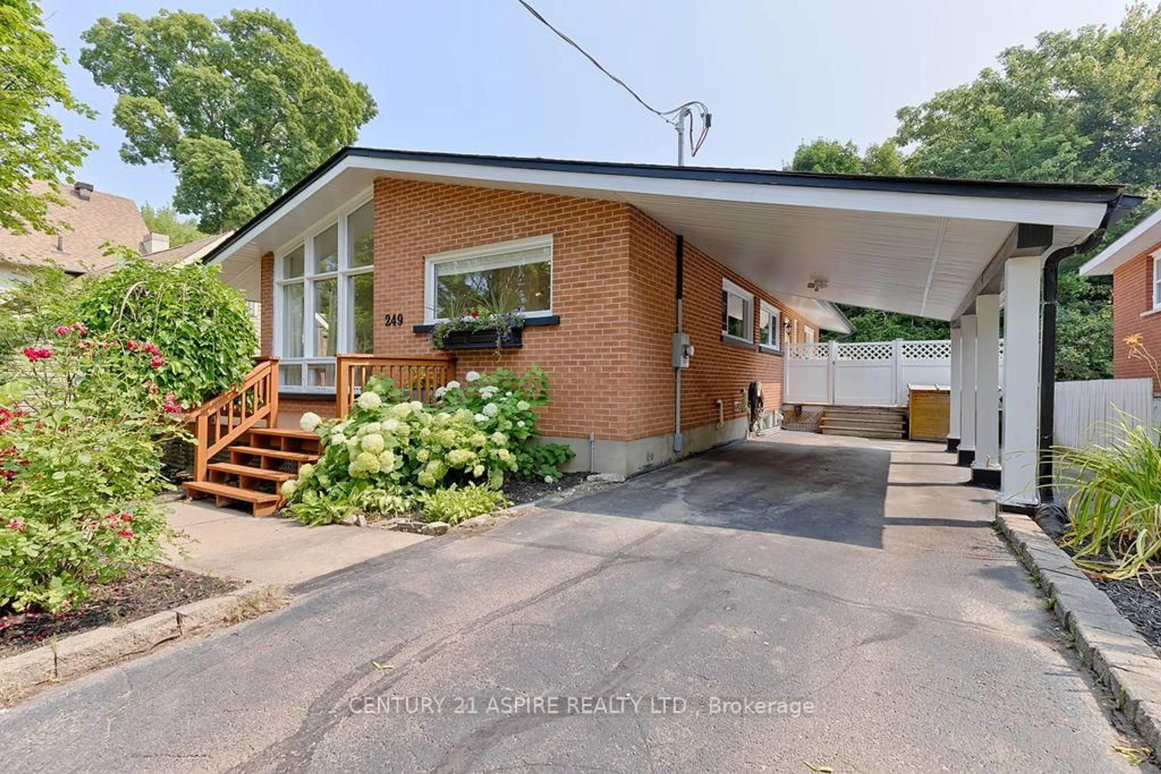 Home with brick exterior material, street for 249 Peter St, Pembroke Ontario K8A 1R1