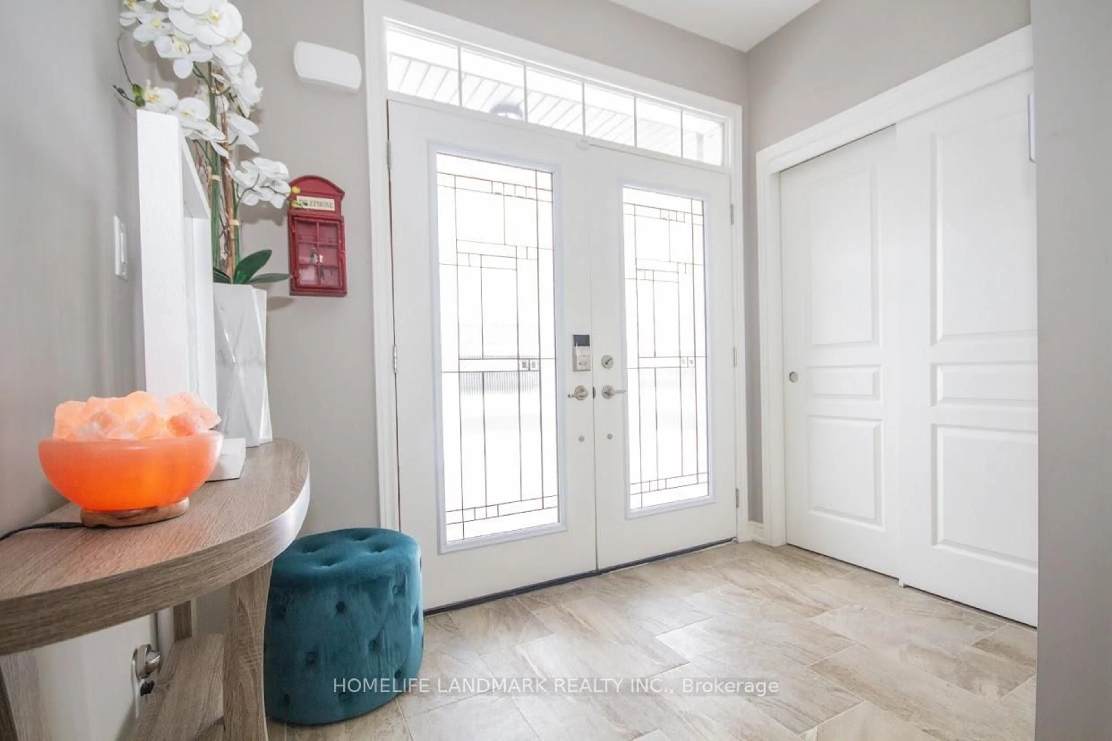 Indoor entryway for 70 Spruce Cres, Welland Ontario L3C 0C6