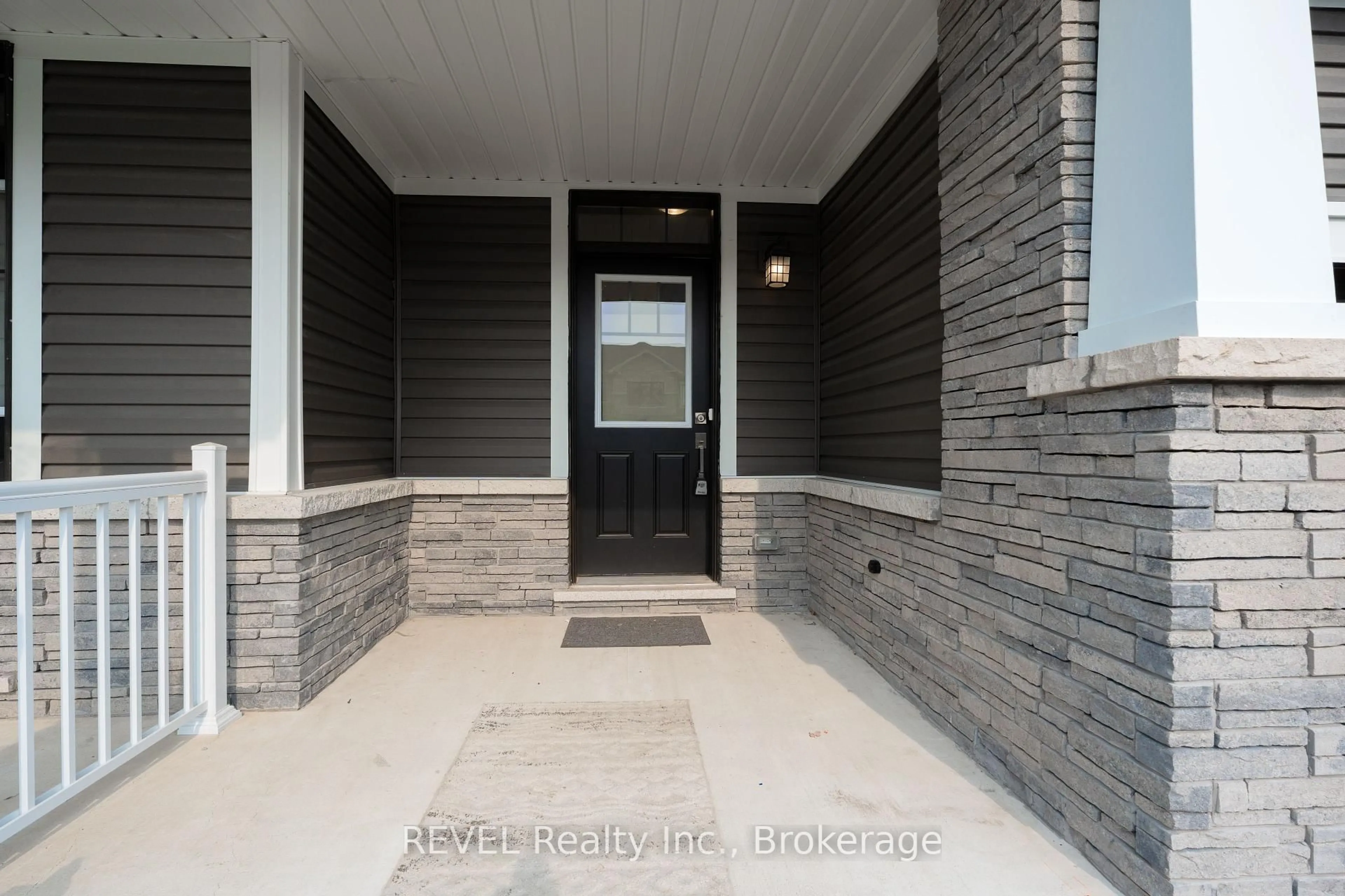 Indoor entryway for 52 EVER SWEET Way, Thorold Ontario L2V 0R6