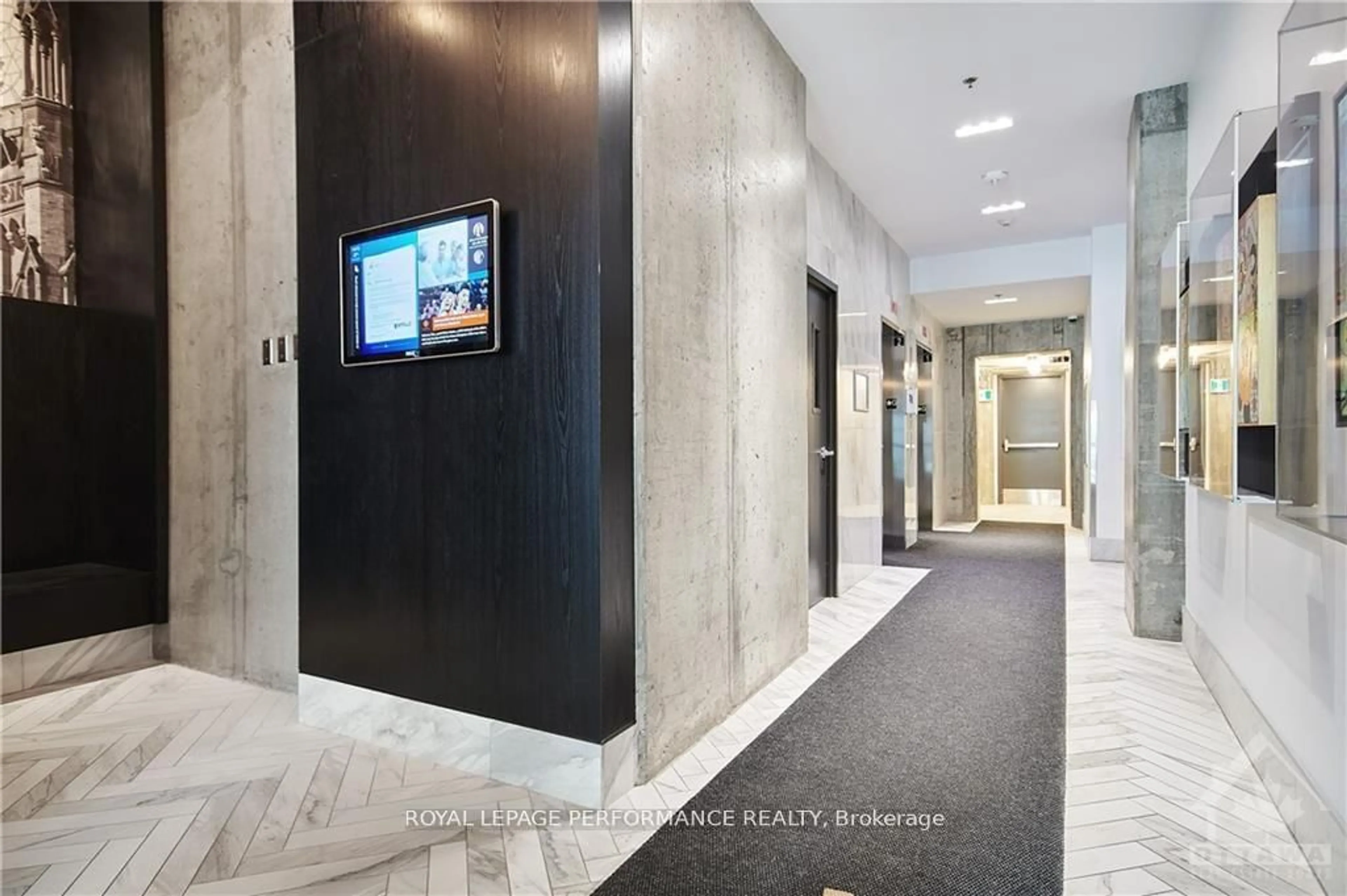 Indoor foyer for 20 Daly Ave #2209, Ottawa Ontario K1N 0C6