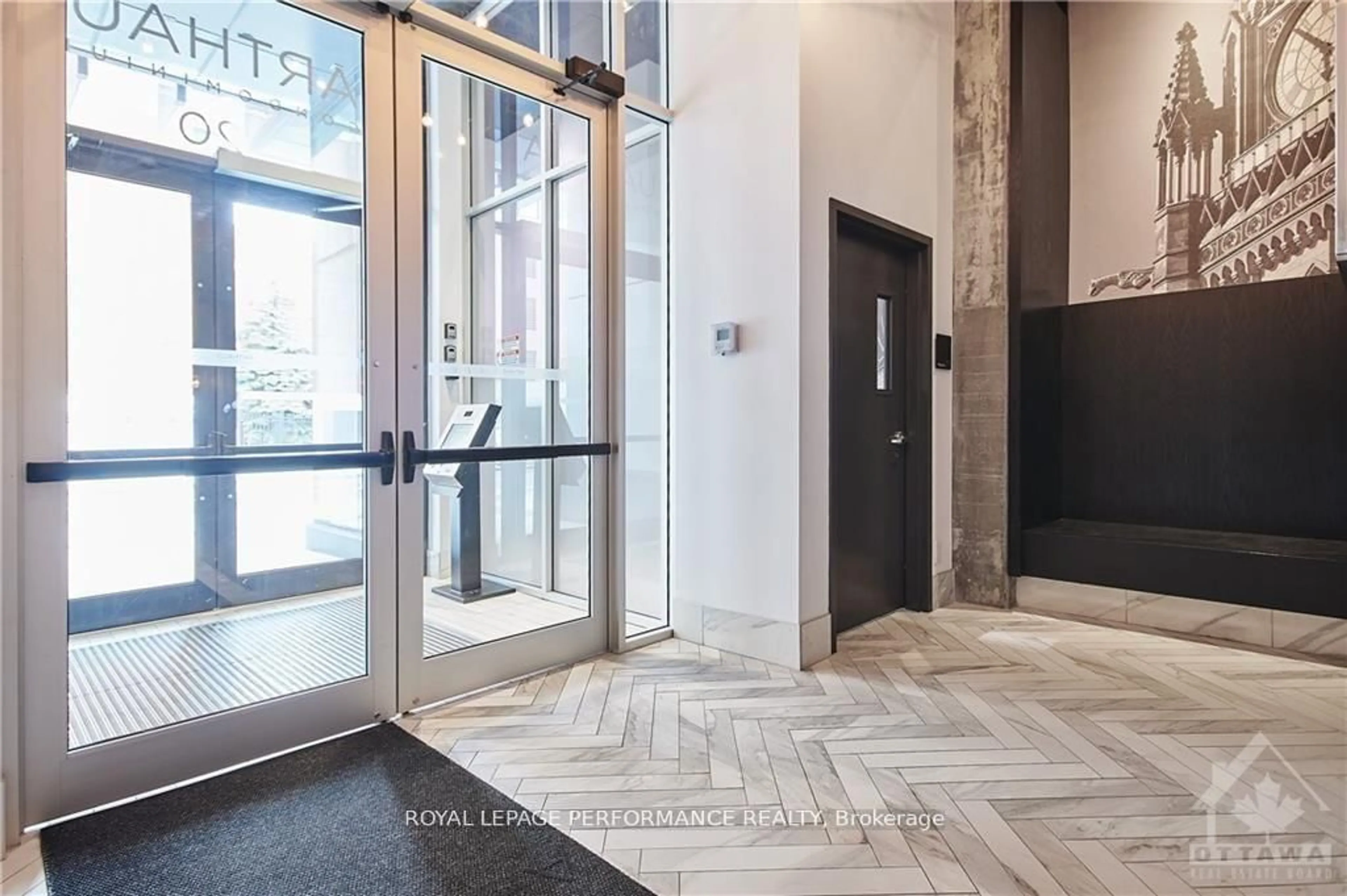 Indoor foyer for 20 Daly Ave #2209, Ottawa Ontario K1N 0C6