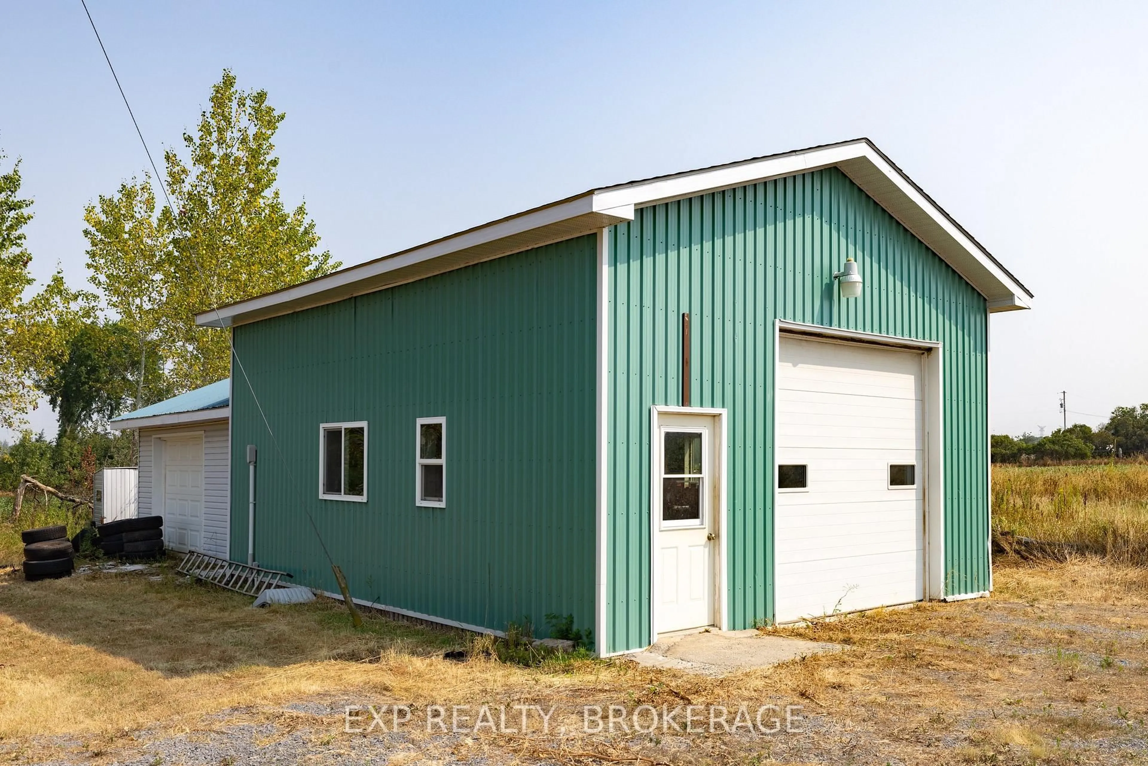 Indoor garage for 791 Beechwood Rd, Greater Napanee Ontario K7R 3L1