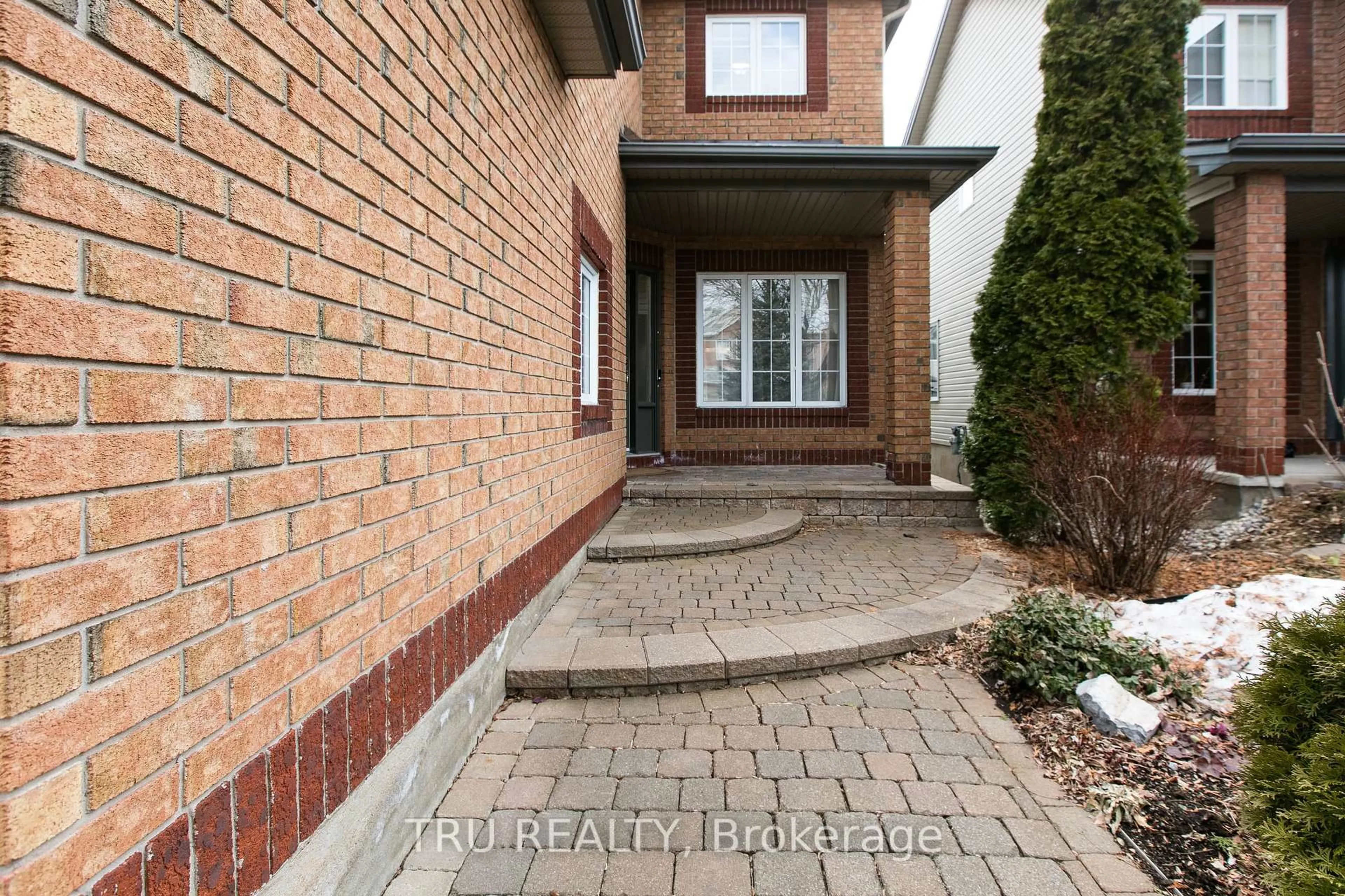 Indoor entryway for 18 Gannet St, Ottawa Ontario K1K 4T7