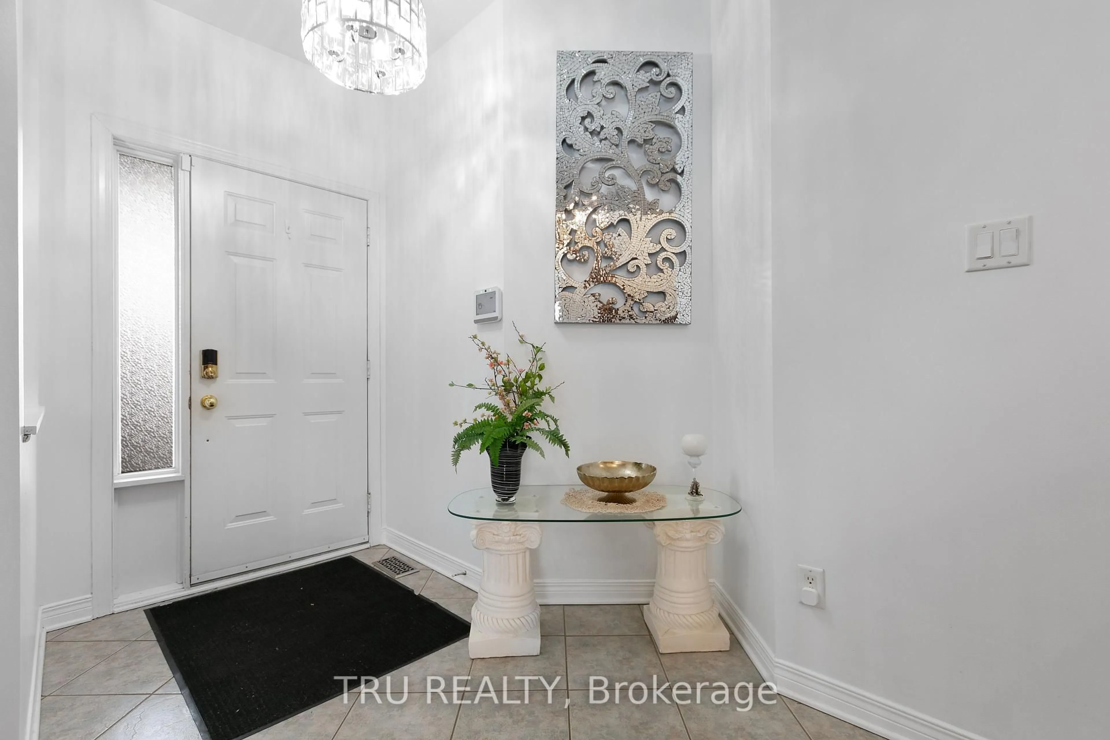 Indoor entryway for 18 Gannet St, Ottawa Ontario K1K 4T7
