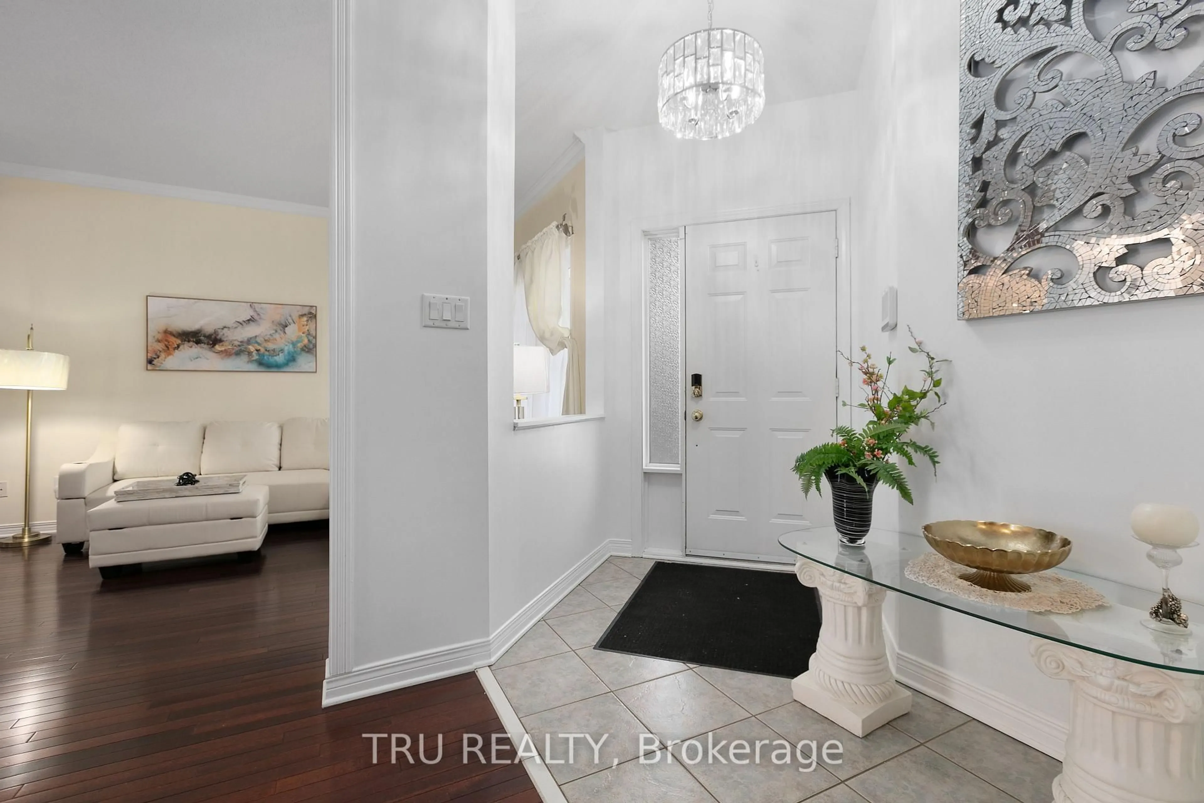 Indoor entryway for 18 Gannet St, Ottawa Ontario K1K 4T7
