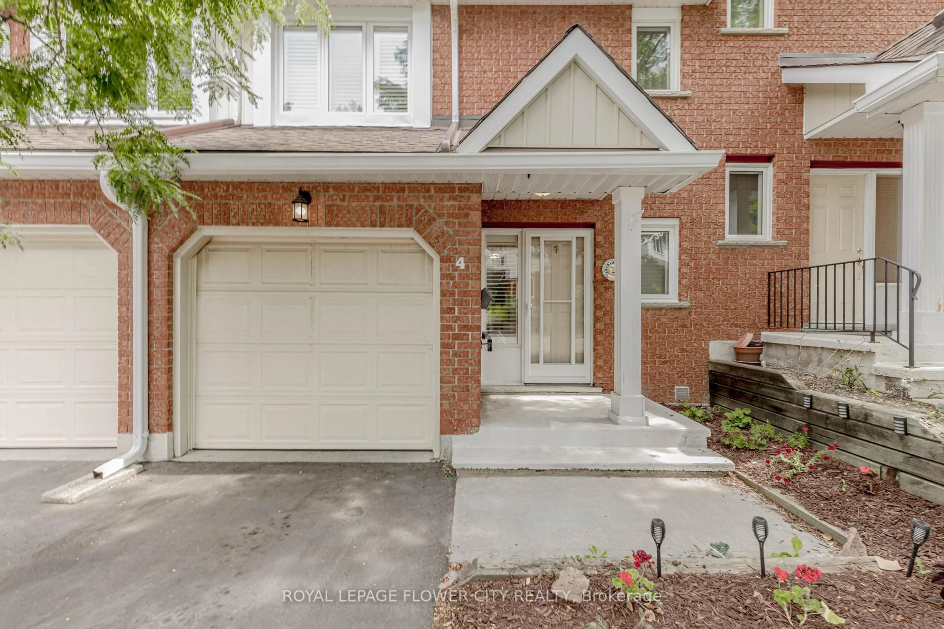 Home with brick exterior material, street for 523 Beechwood Dr #4, Waterloo Ontario N2T 2G7