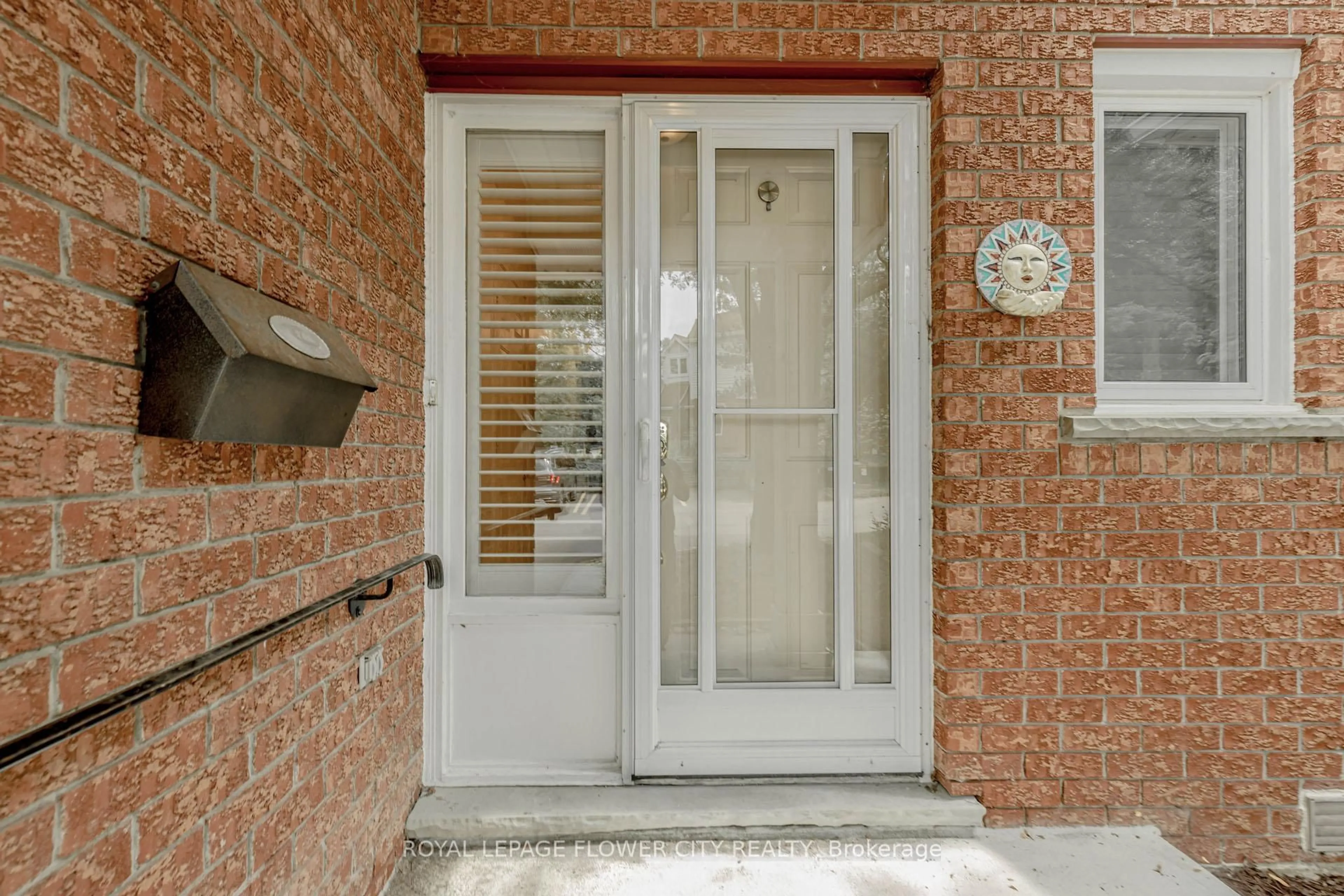 Indoor entryway for 523 Beechwood Dr #4, Waterloo Ontario N2T 2G7