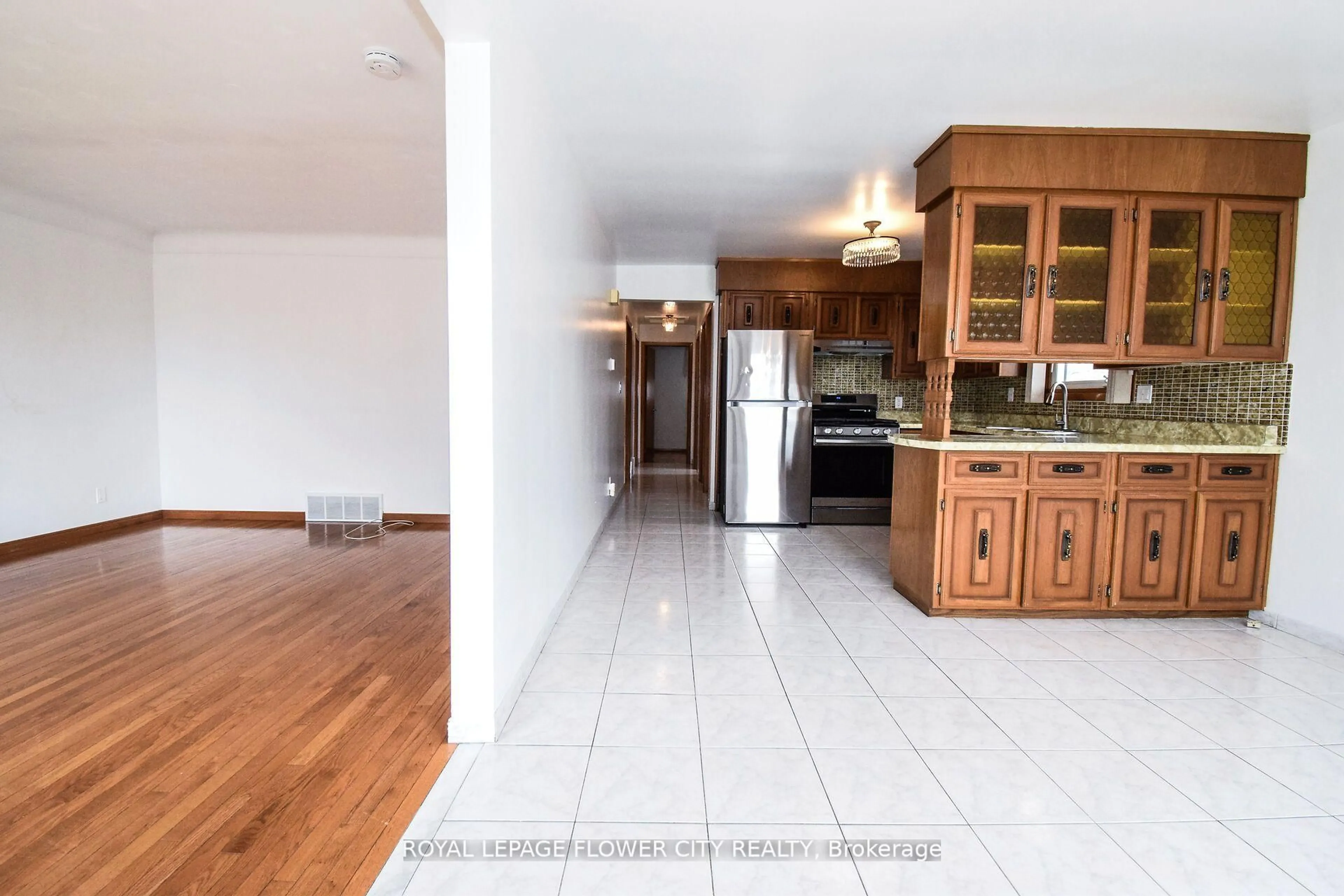 Open concept kitchen, unknown for 43 Mary St, Fort Erie Ontario L2A 4A4