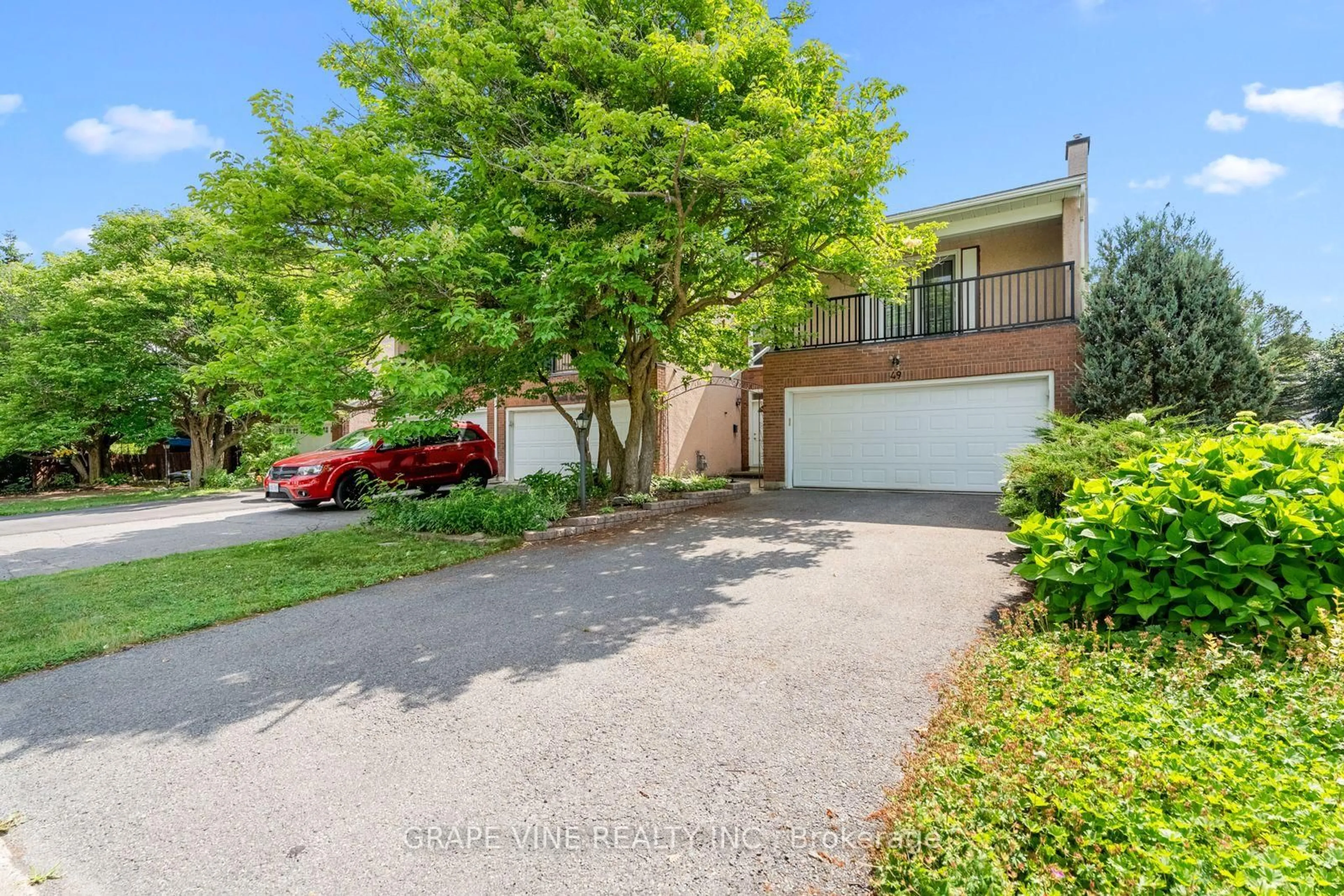A pic from outside/outdoor area/front of a property/back of a property/a pic from drone, street for 49 Tybalt Cres, Ottawa Ontario K2H 8J6