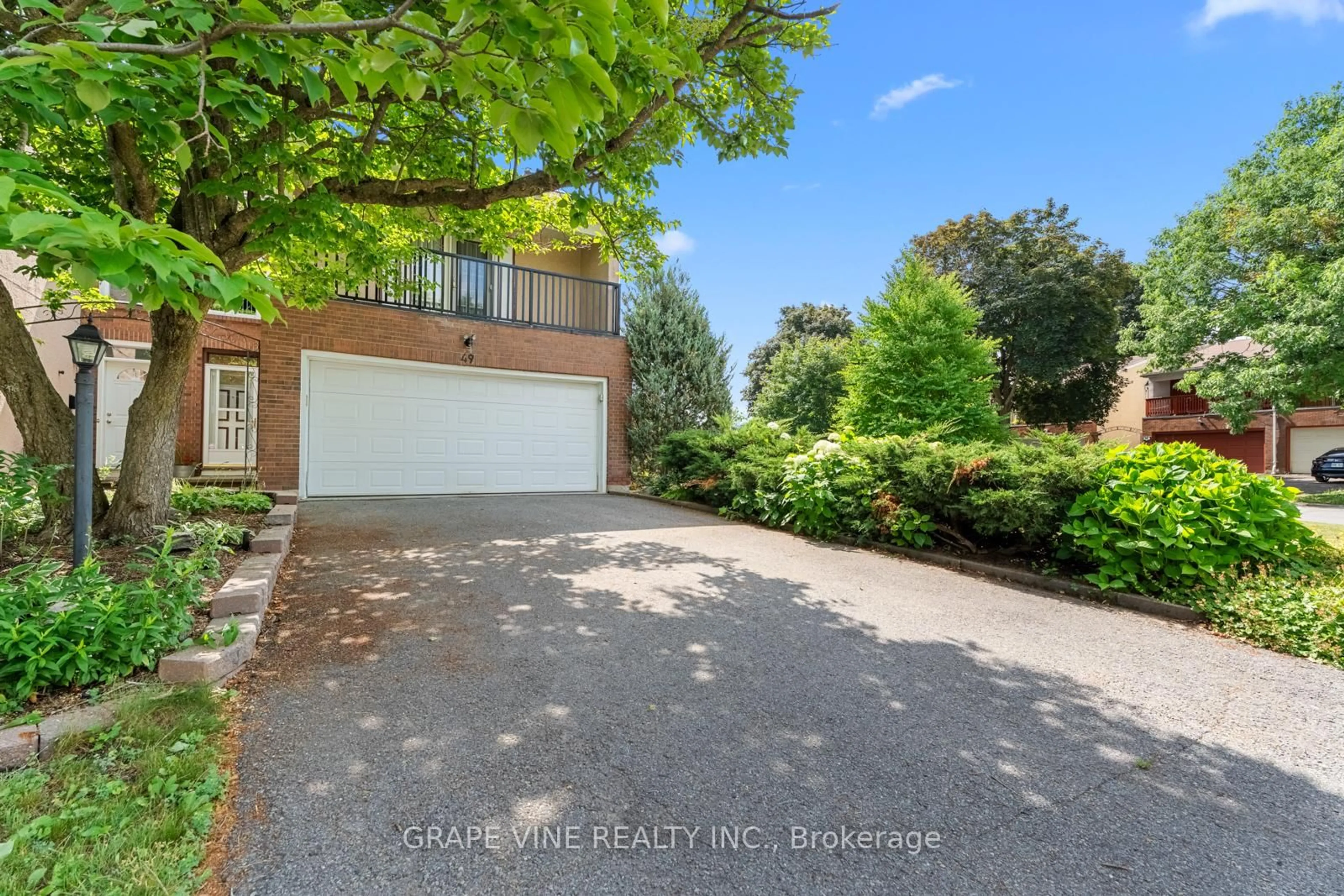 A pic from outside/outdoor area/front of a property/back of a property/a pic from drone, street for 49 Tybalt Cres, Ottawa Ontario K2H 8J6